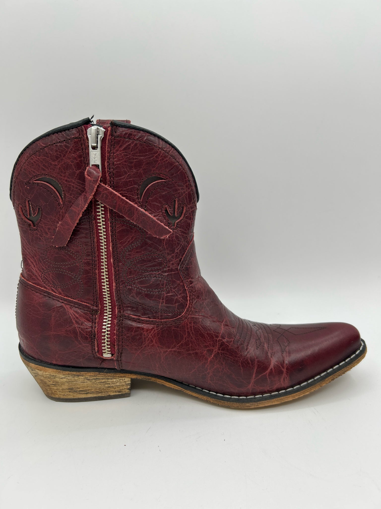 DINGO Size 9M Burgundy Women Boots
