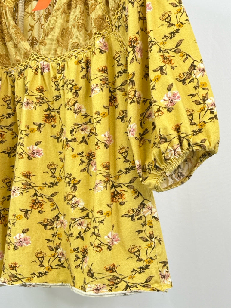 SUNDANCE Size M YELLOW FLORAL Top