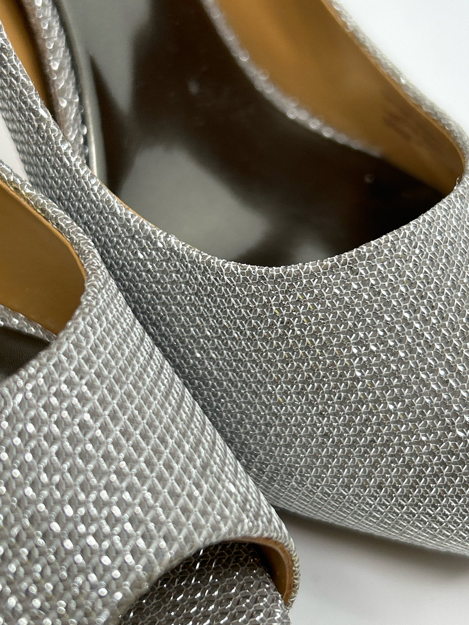 BADGLEY MISCHKA Size 8M Silver Women Pumps