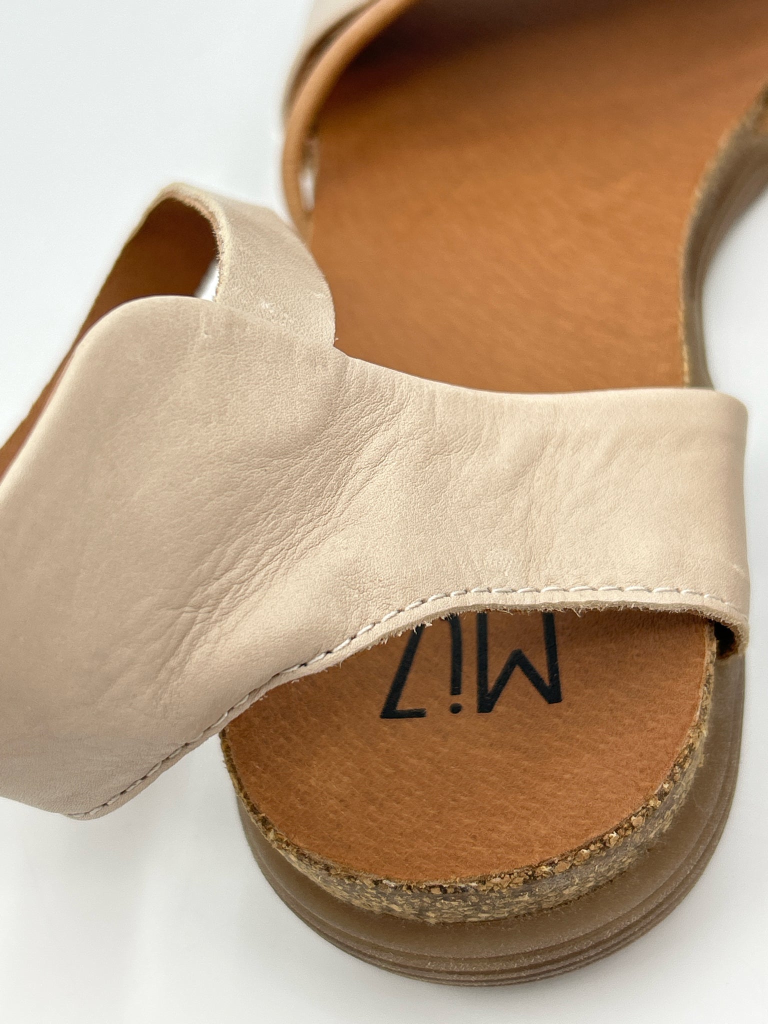 MIZ MOOZ Size 8W Beige Women Sandal