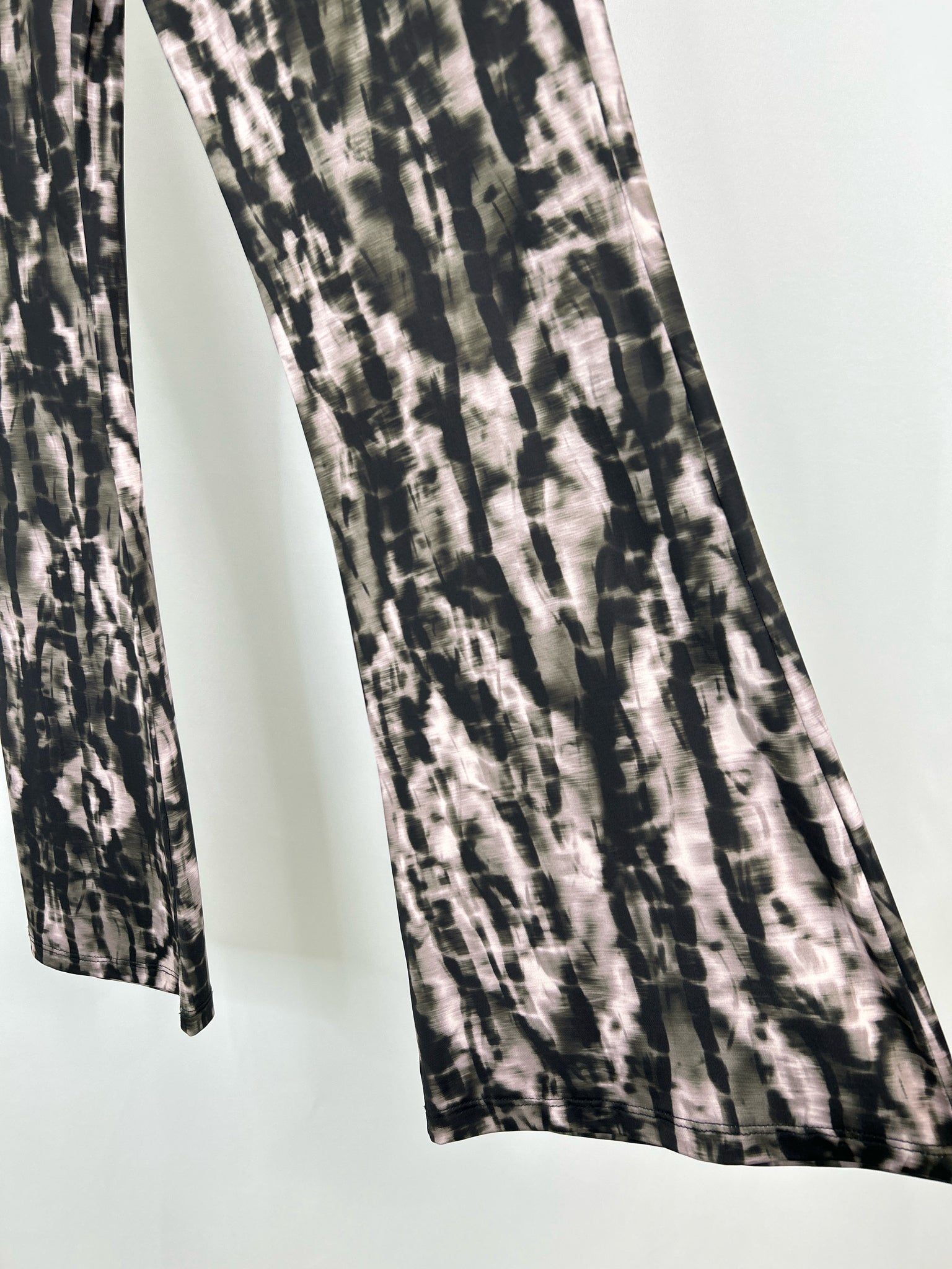 Suzy D Size M GREEN AND BLACK Women Pants