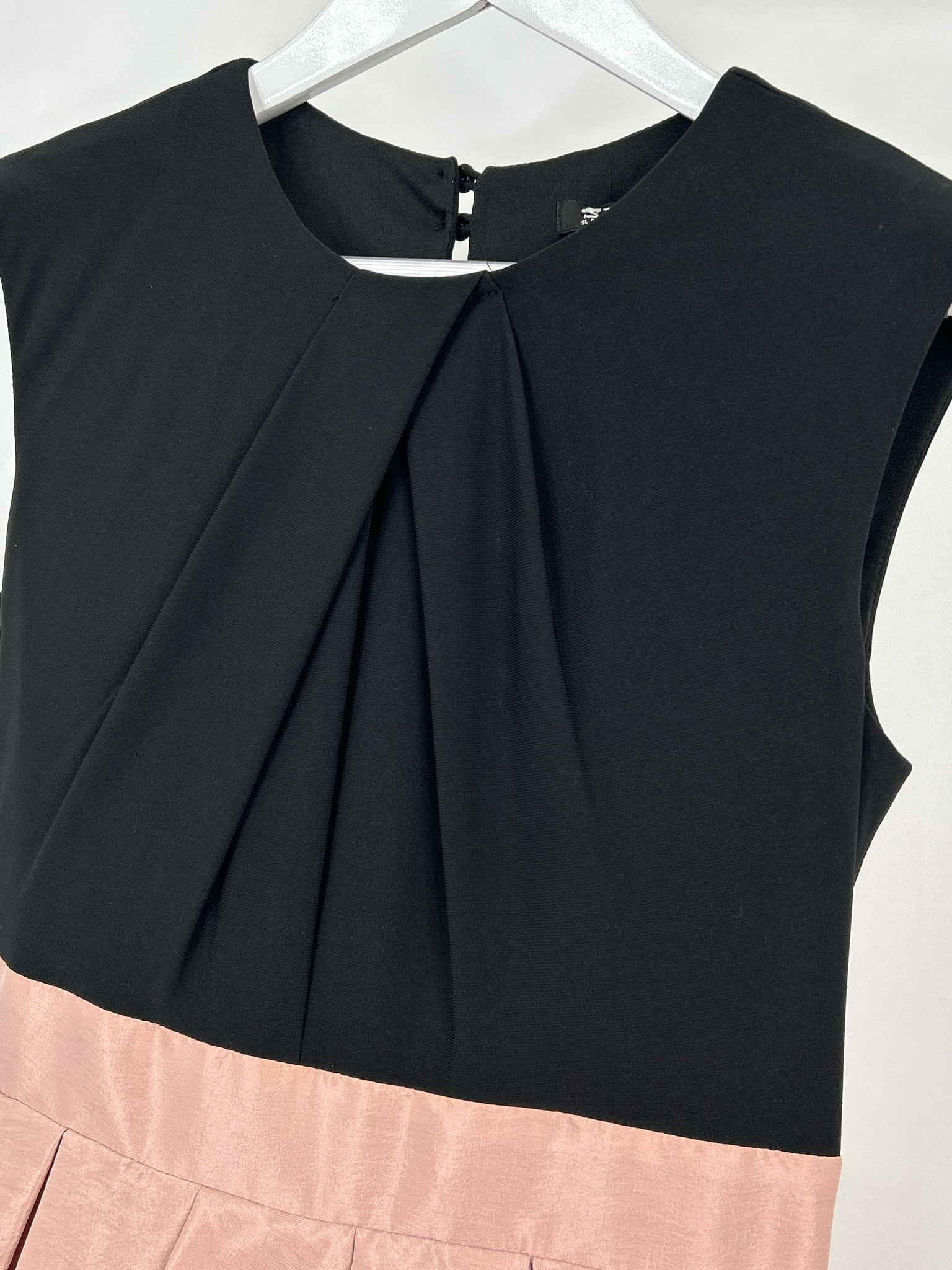 SLNY Size 8 BLACK AND PINK Women Dress