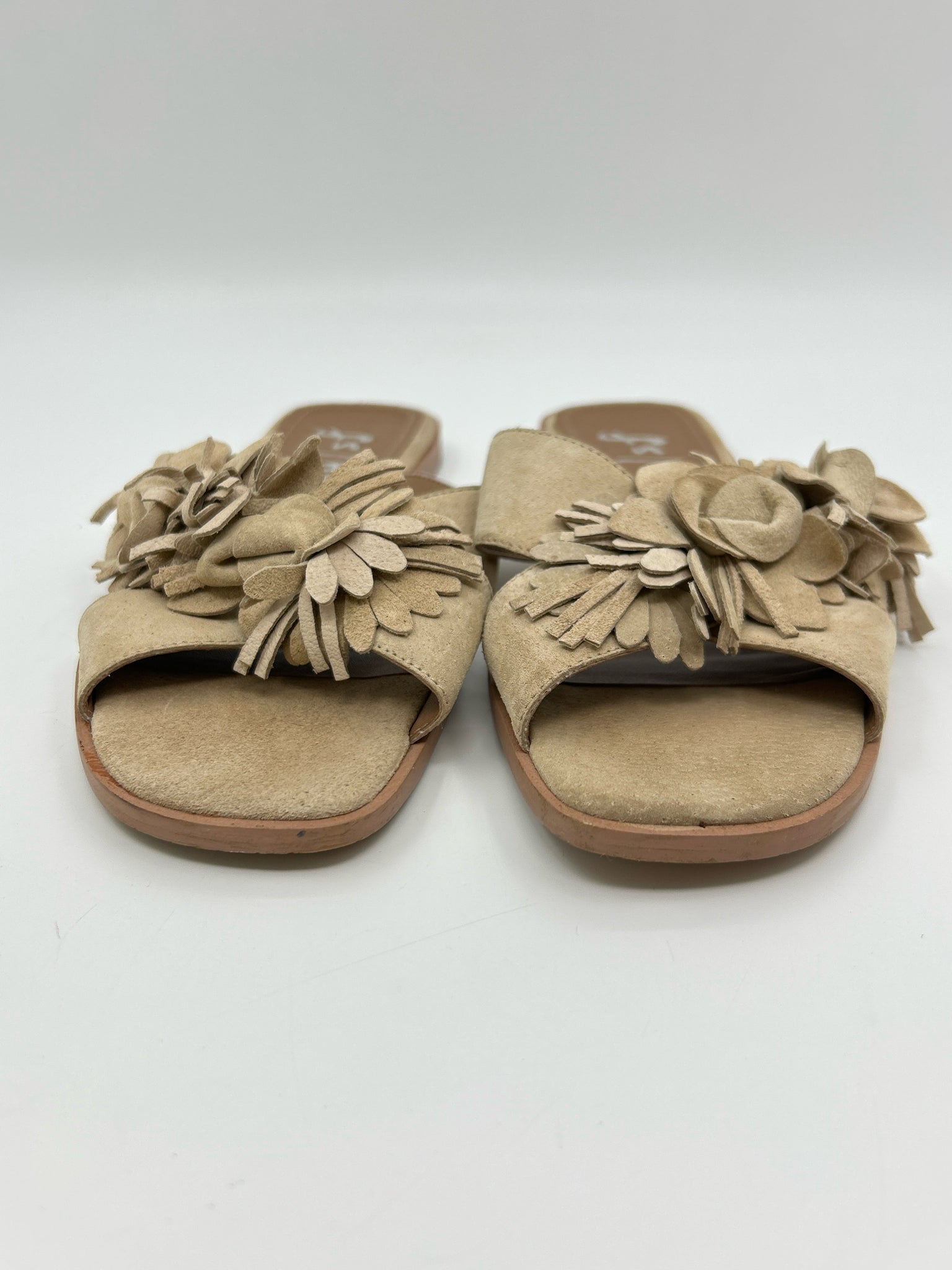 FS/NY Size 8.5 Beige Women Sandal