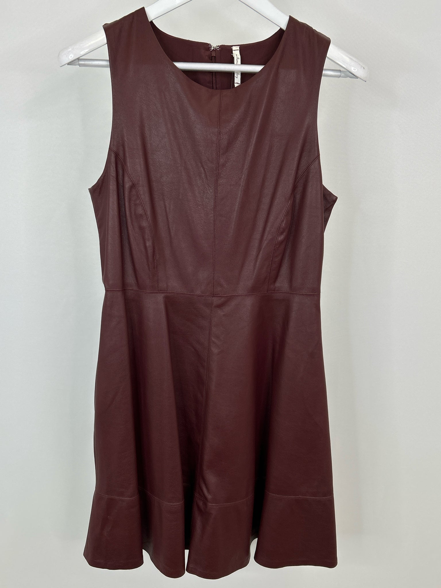 WILLOW AND CLAY Size 6 Burgundy Women Dress NWT