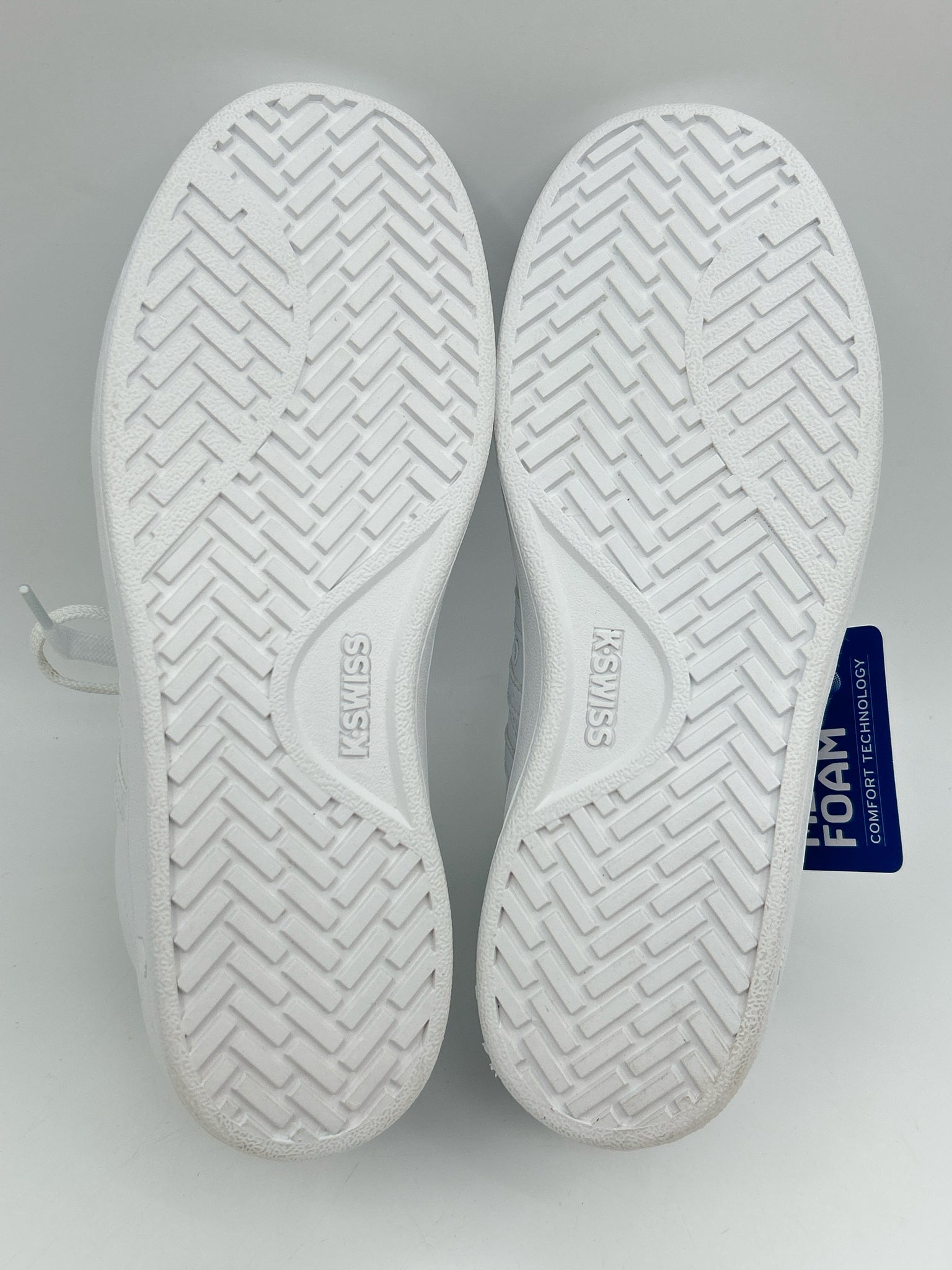 K SWISS NWT Size 7 White Women Sneakers