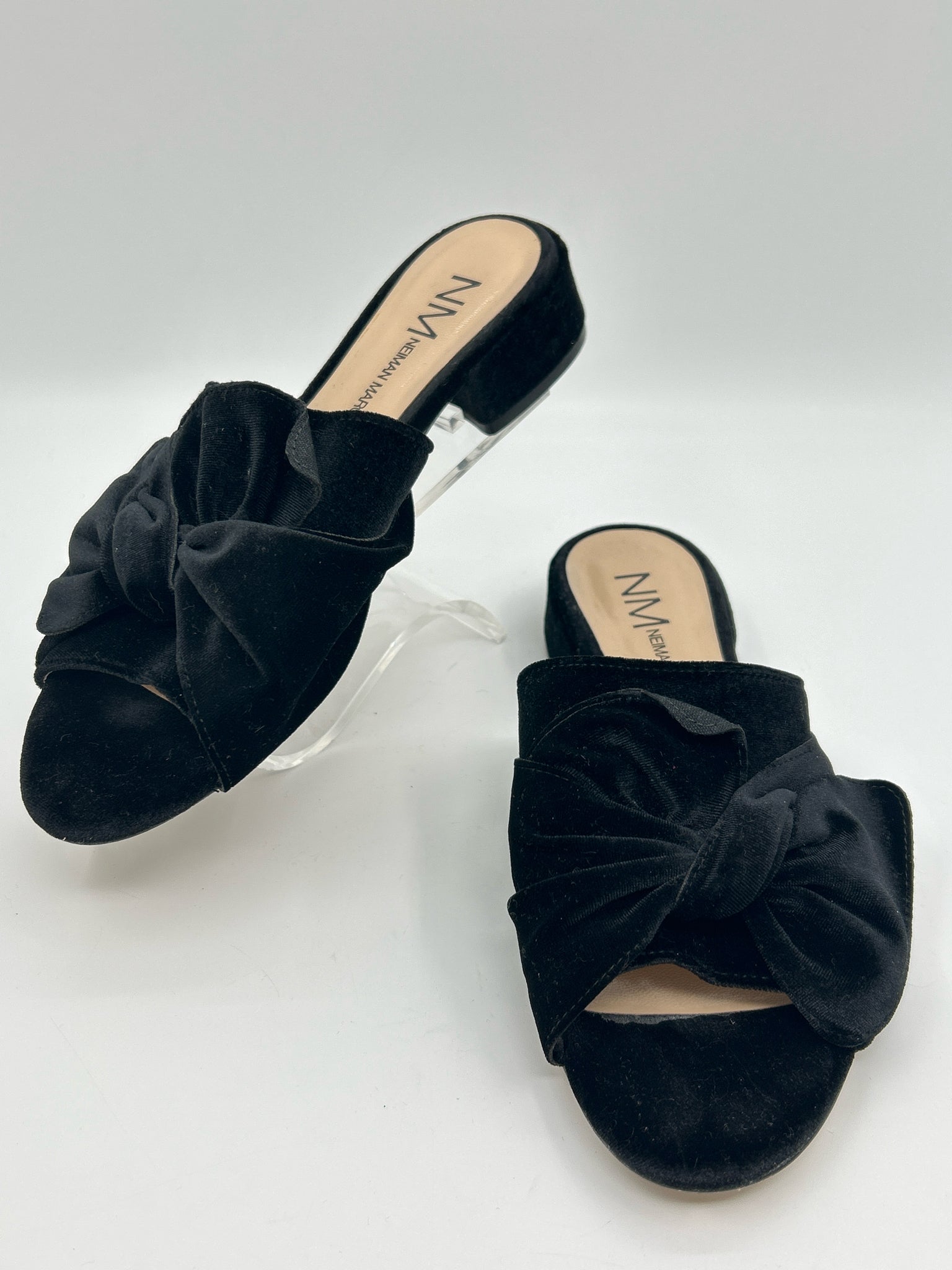 NEIMAN MARCUS Size 8M Black Women Sandal