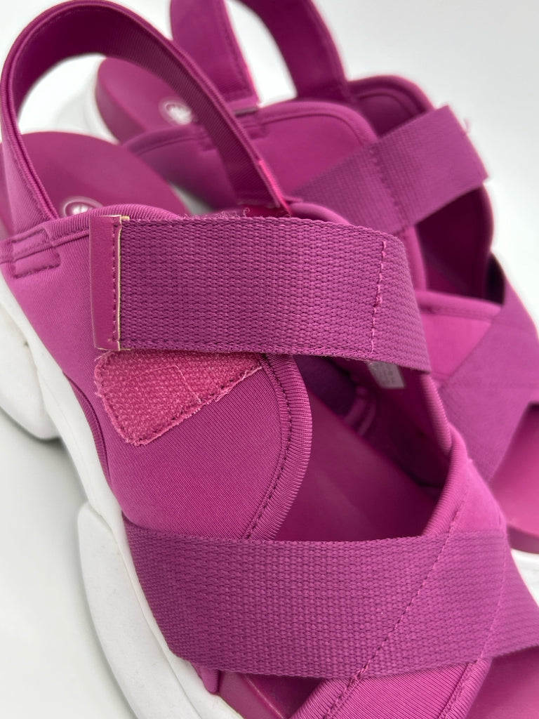 NURTURE ROAM Size 9M RASPBERRY Women's Sandal