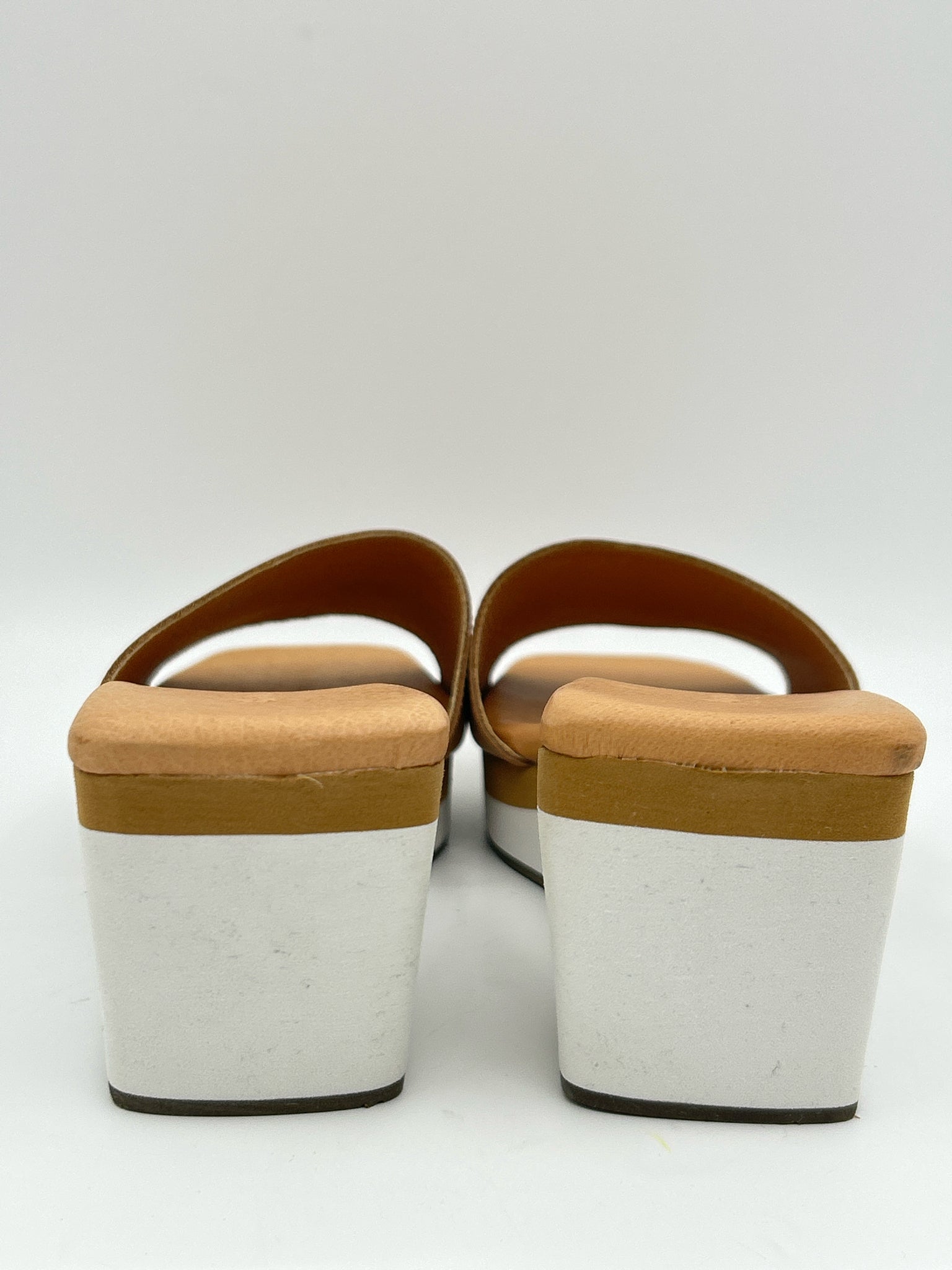 CHOCOLAT BLU Size 39/8 Beige Women Sandal
