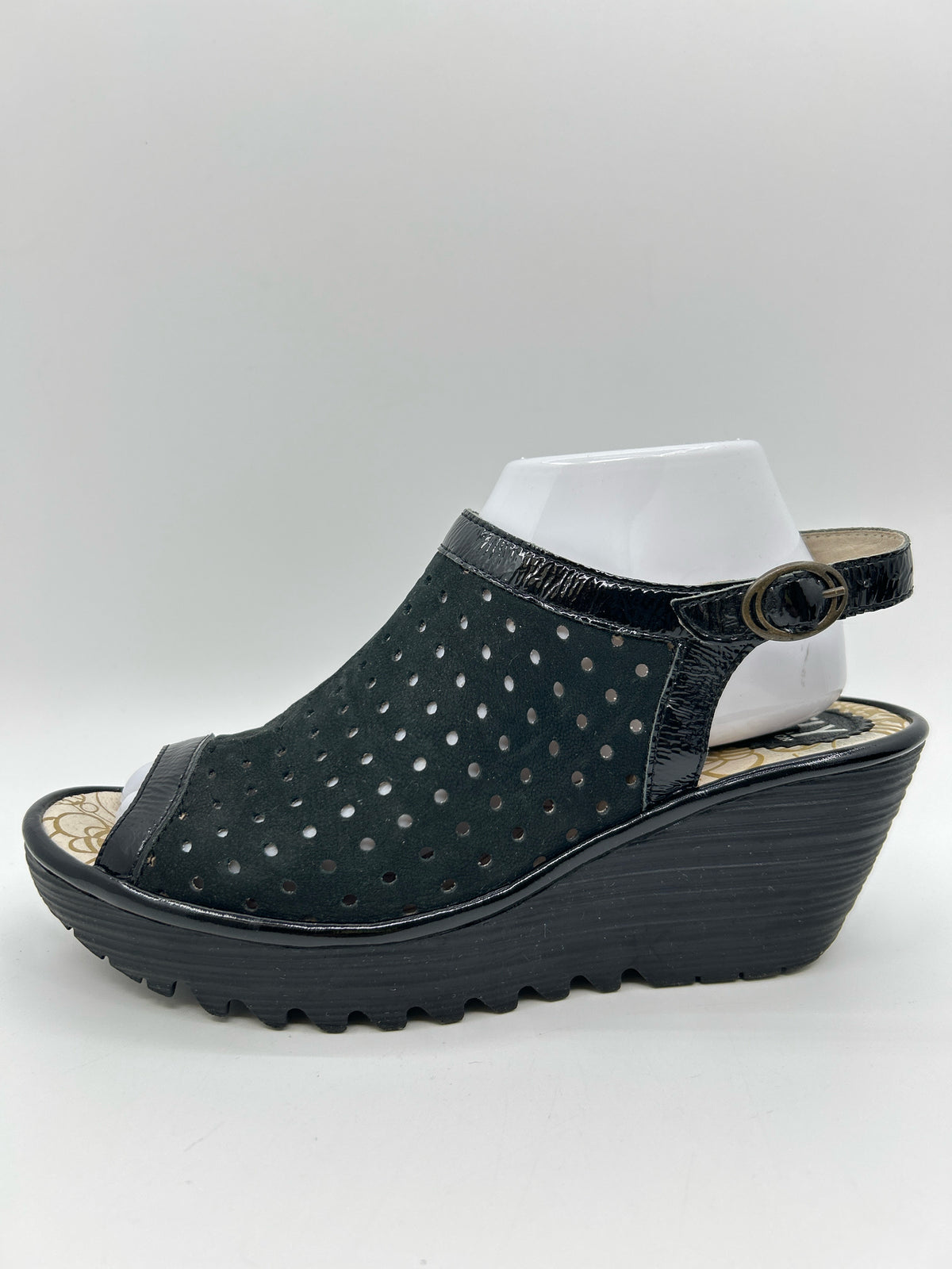 FLY LONDON Size 39 Black Women Sandal