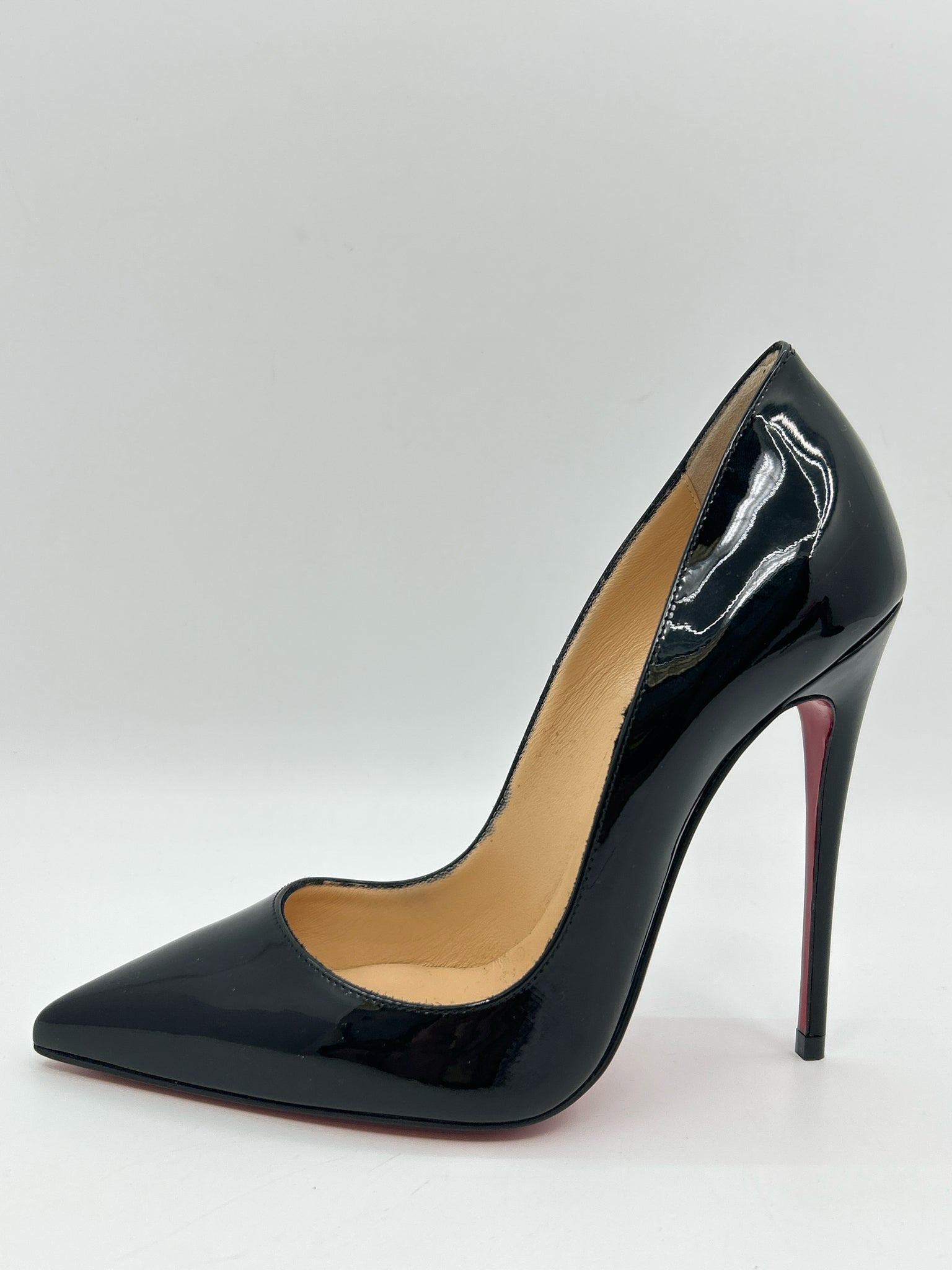 CHRISTIAN LOUBOUTIN Size 35 Black Patent Women Pumps