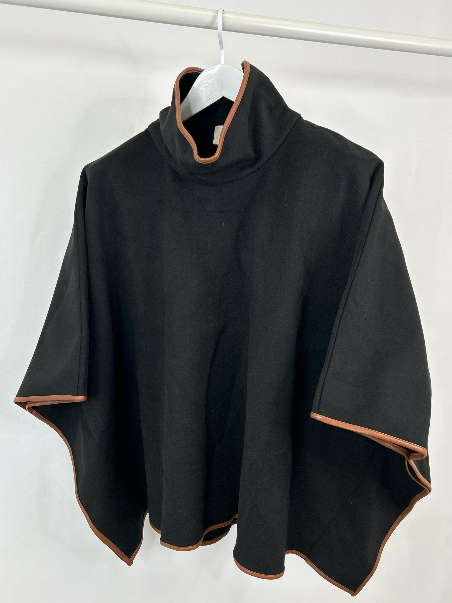 TUCKERNUCK One Size Black Women Poncho NWT