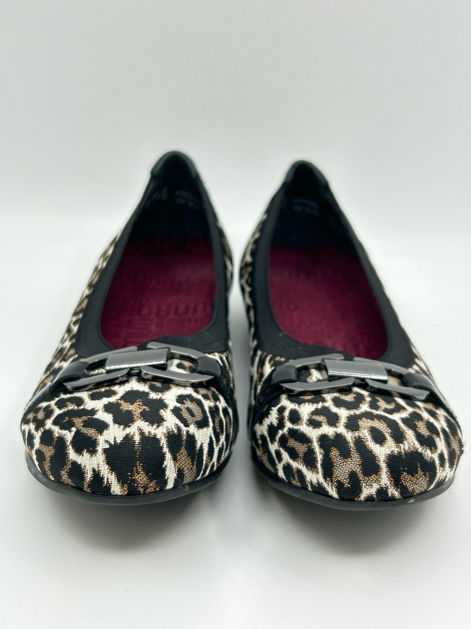 MUNRO Size 9.5N White and black Women Flats