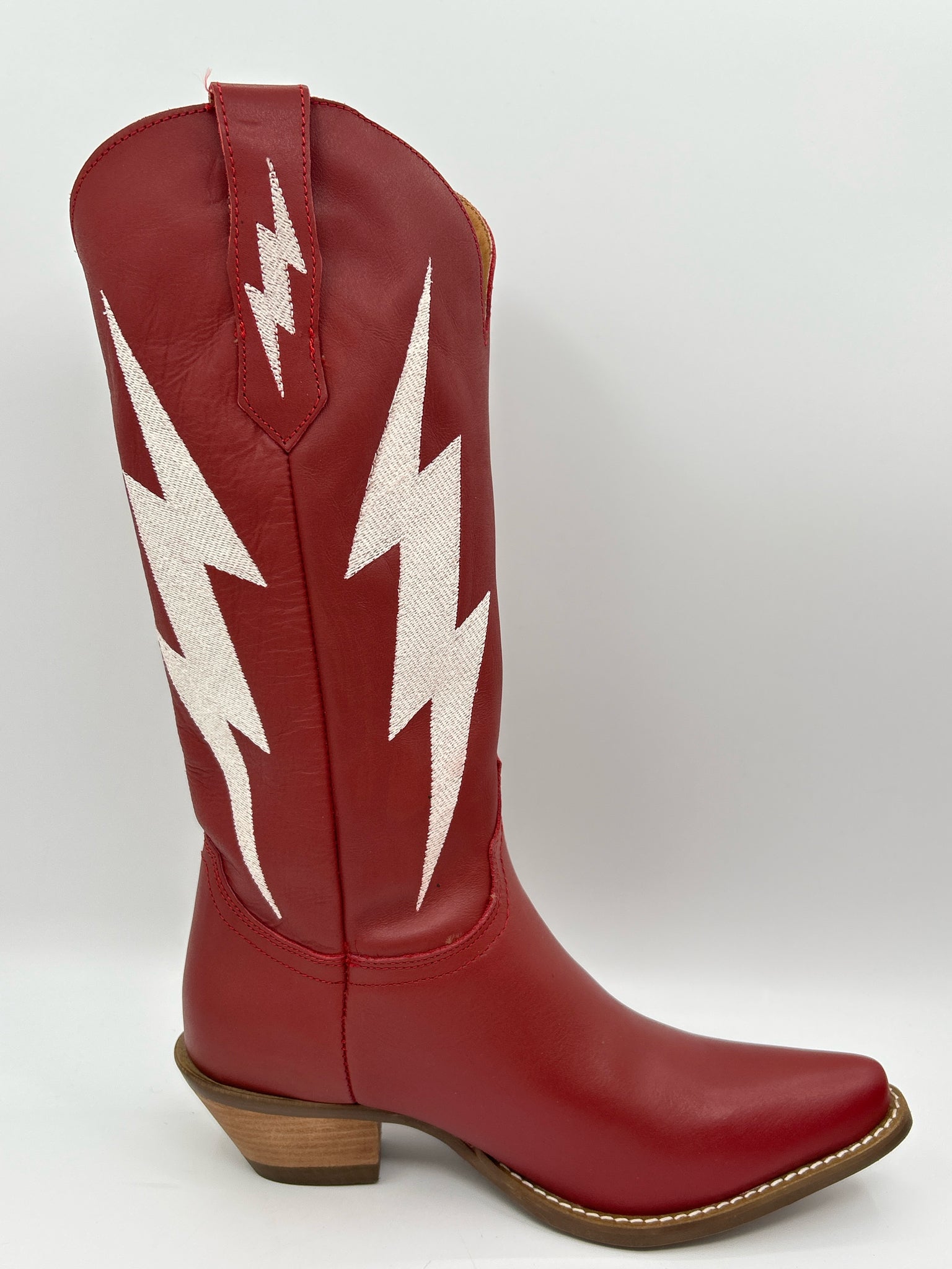 DINGO Size 7.5M red and white Women Boots