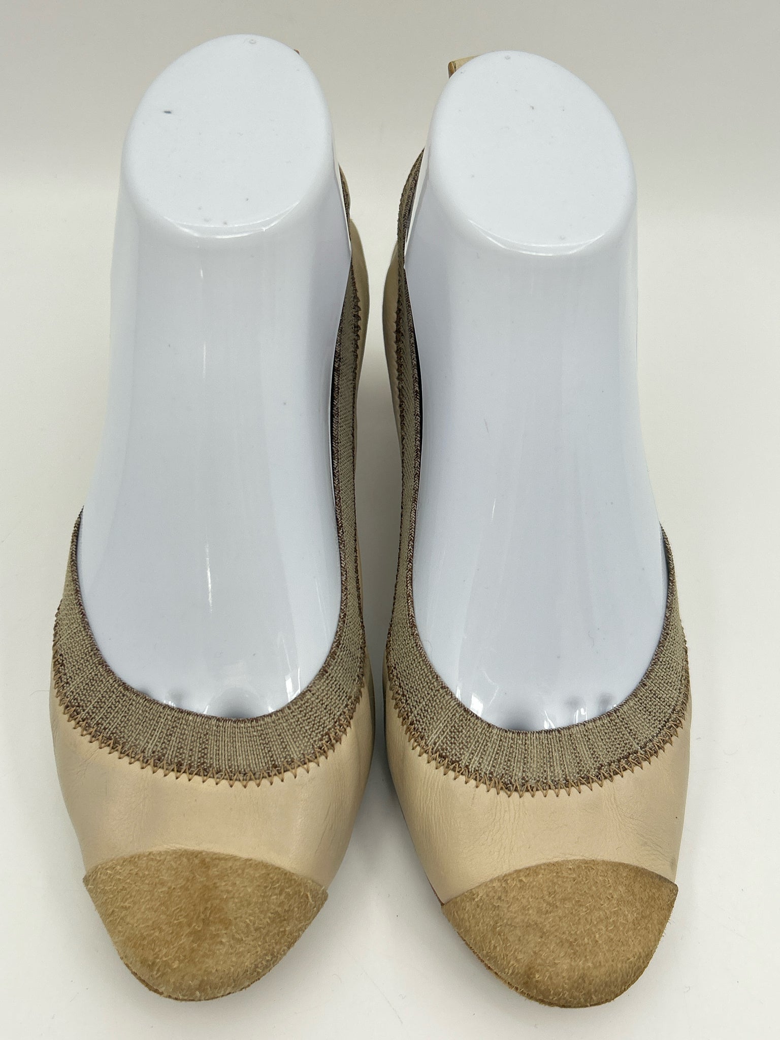 CHANEL Size 38 Cream Women Pumps