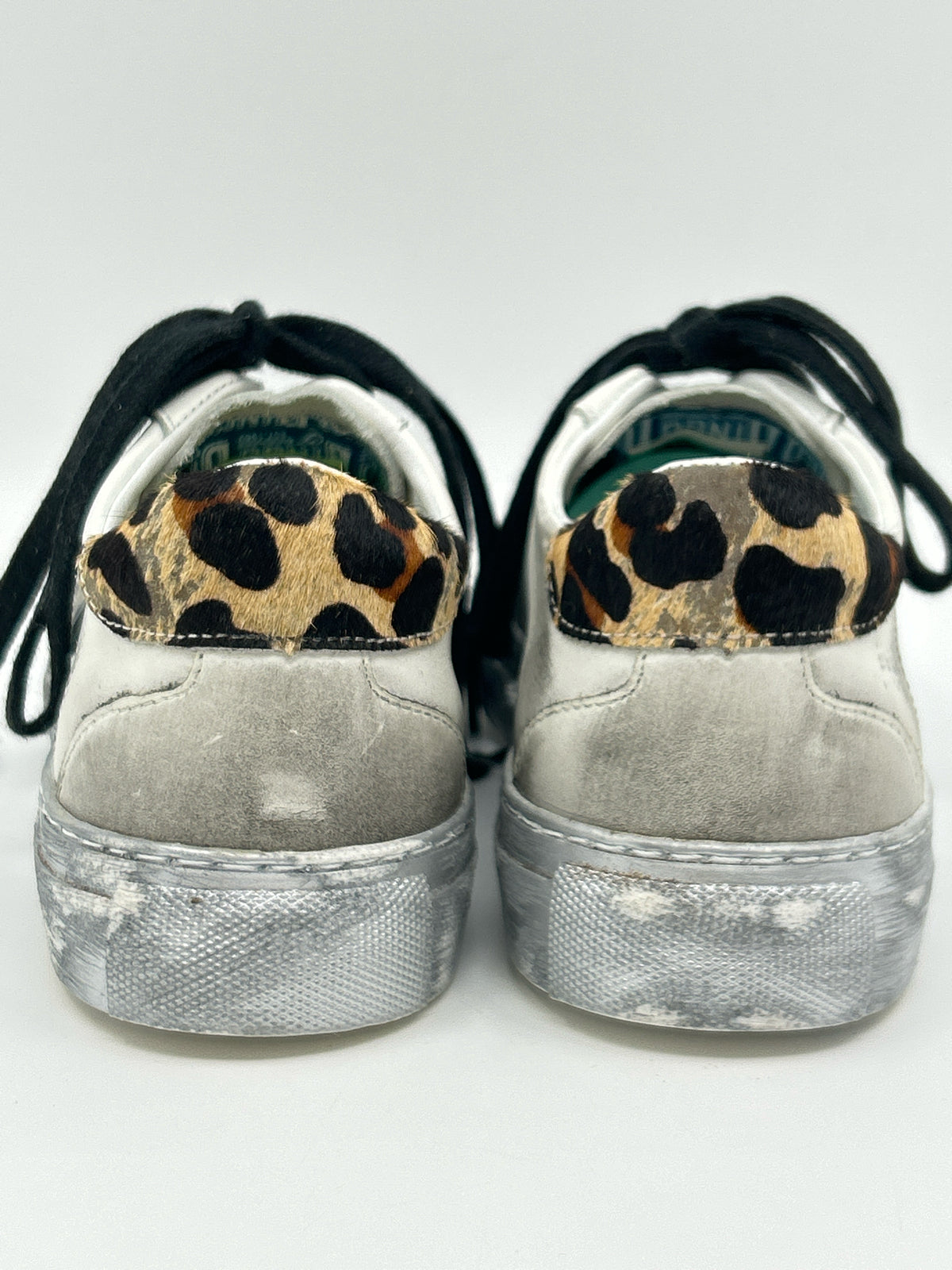 DINGO Size 9M White and black Women Sneakers