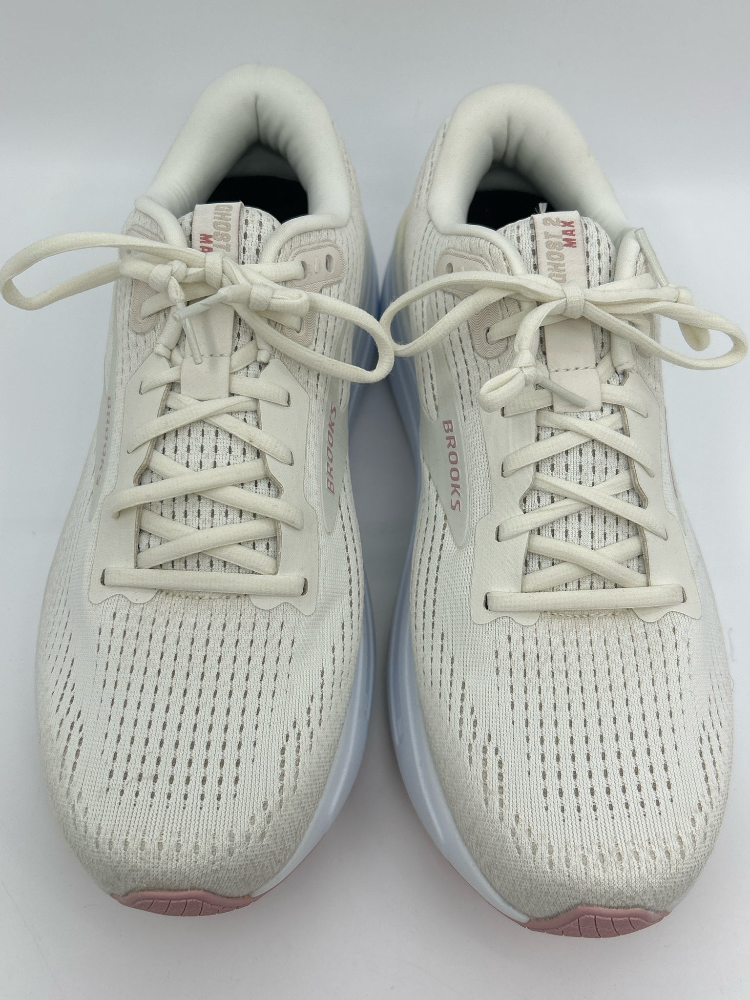 BROOKS NWOB Size 11 Cream Women Sneakers