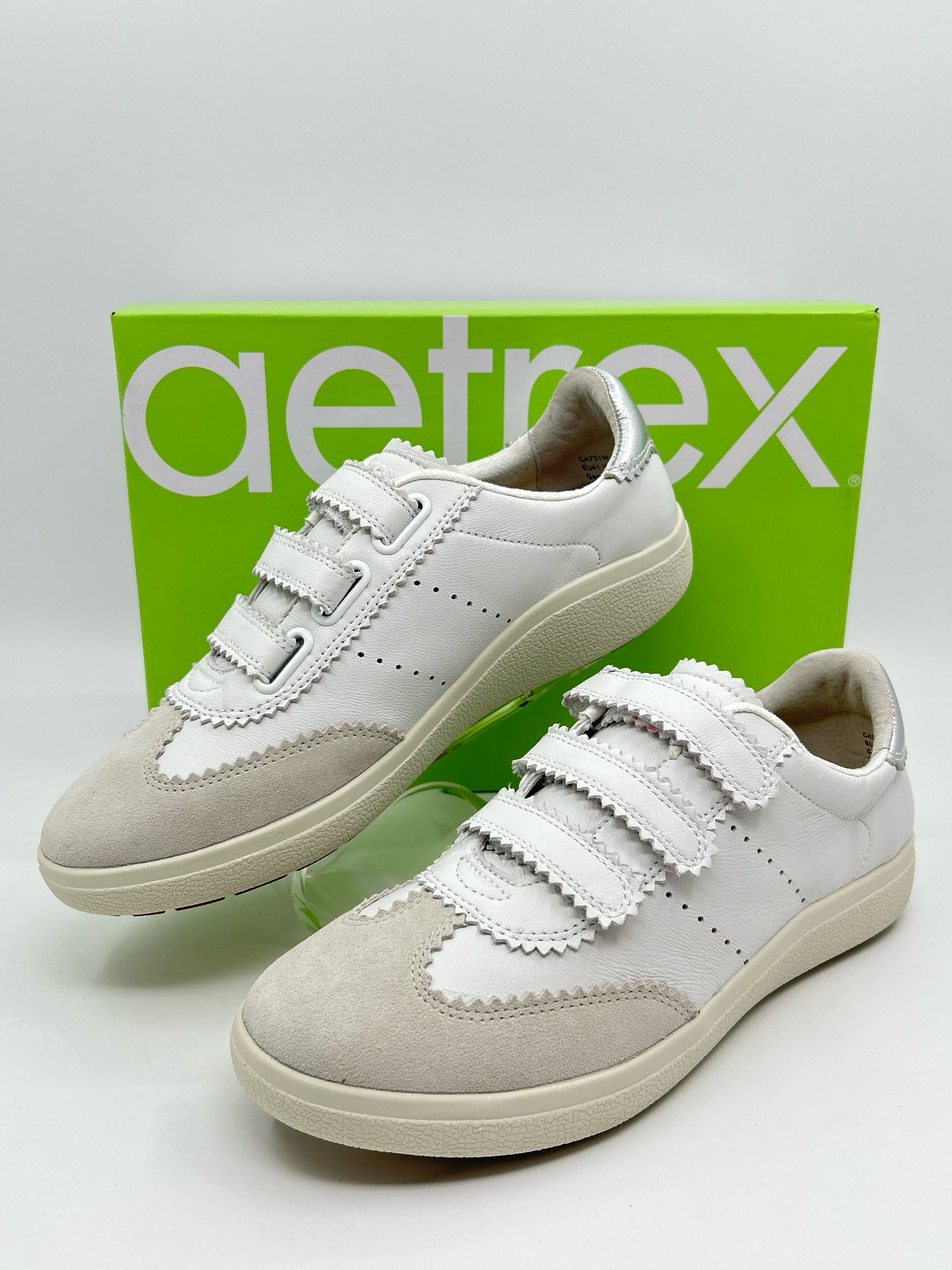 AETREX Size 10 White Women Sneakers NIB