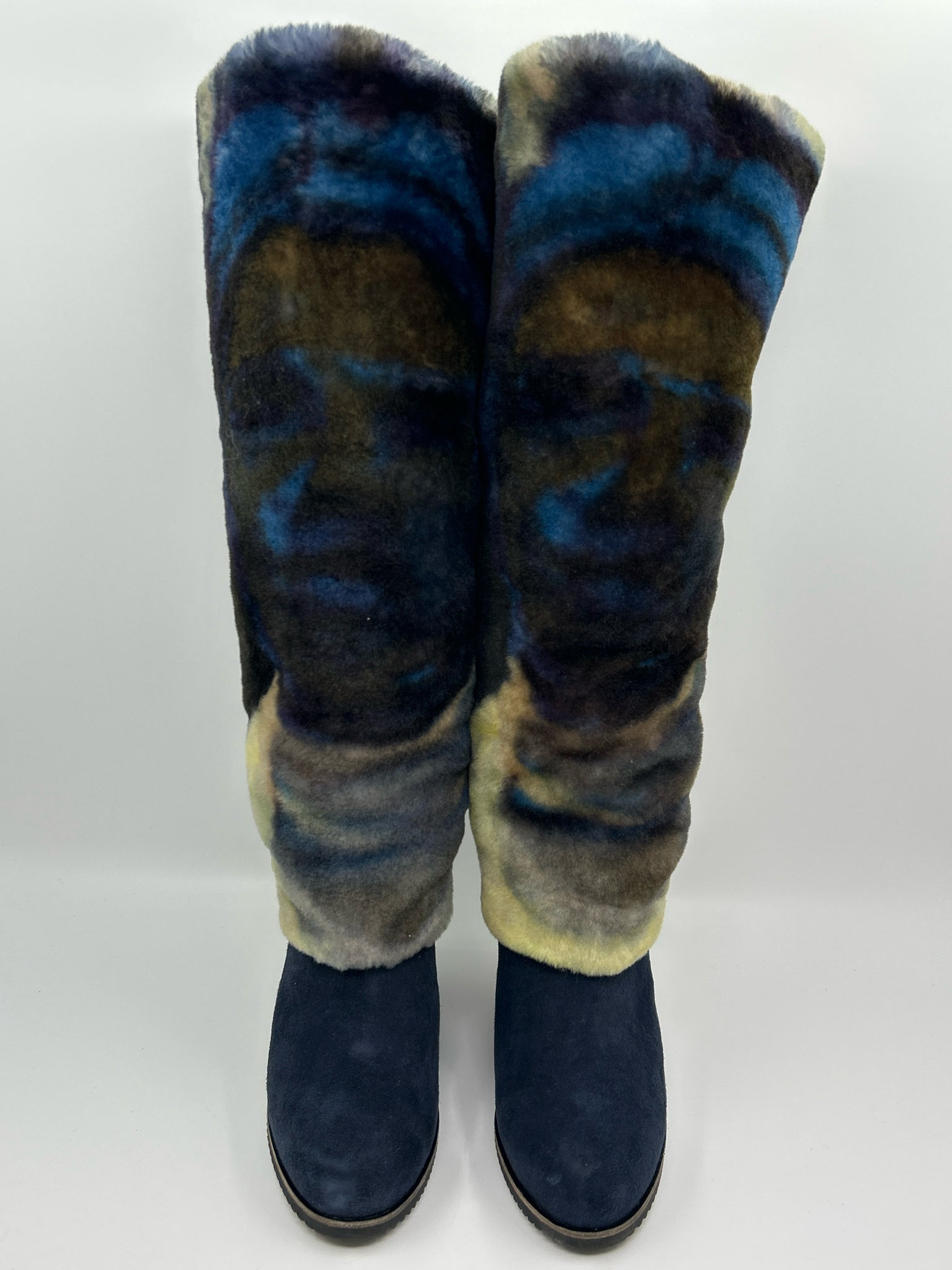 UGG Size 8 Blue Print Women Boots