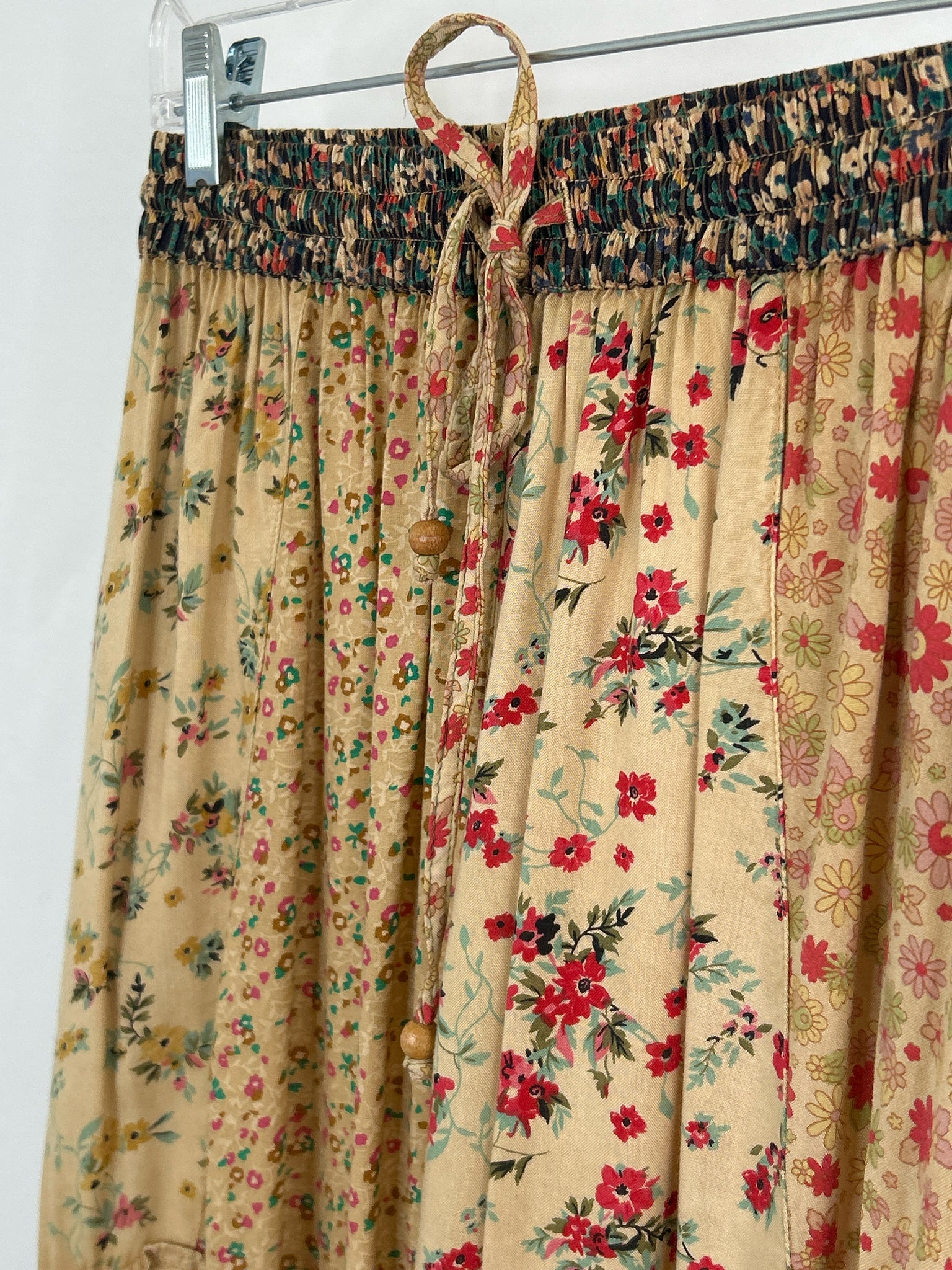 YOUNG THREADS Size S BEIGE FLORAL Women Skirt
