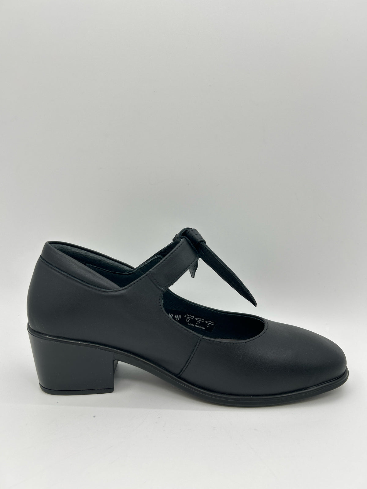 NAOT NIB Size 38 Black Women Pumps