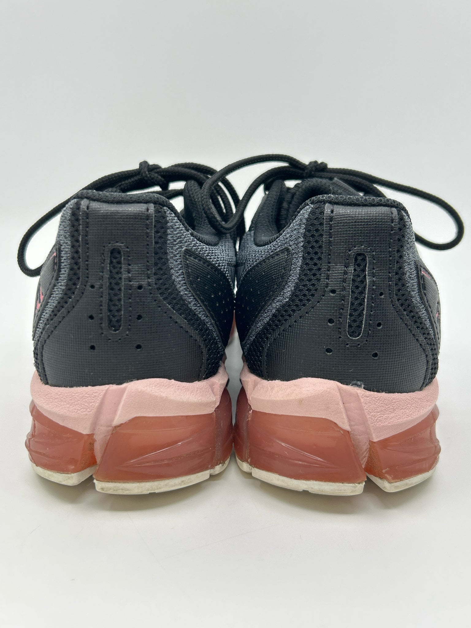 ASICS Size 8.5 Black Women Sneakers