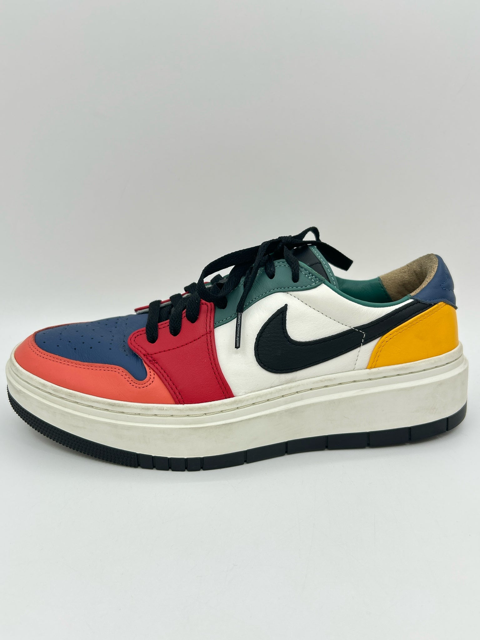 NIKE Size 11 Multi-Color Women Sneakers