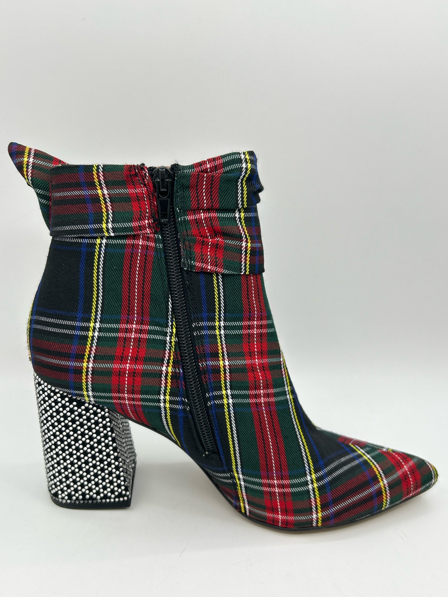 BETSEY JOHNSON Size 8M Navy plaid Women Booties