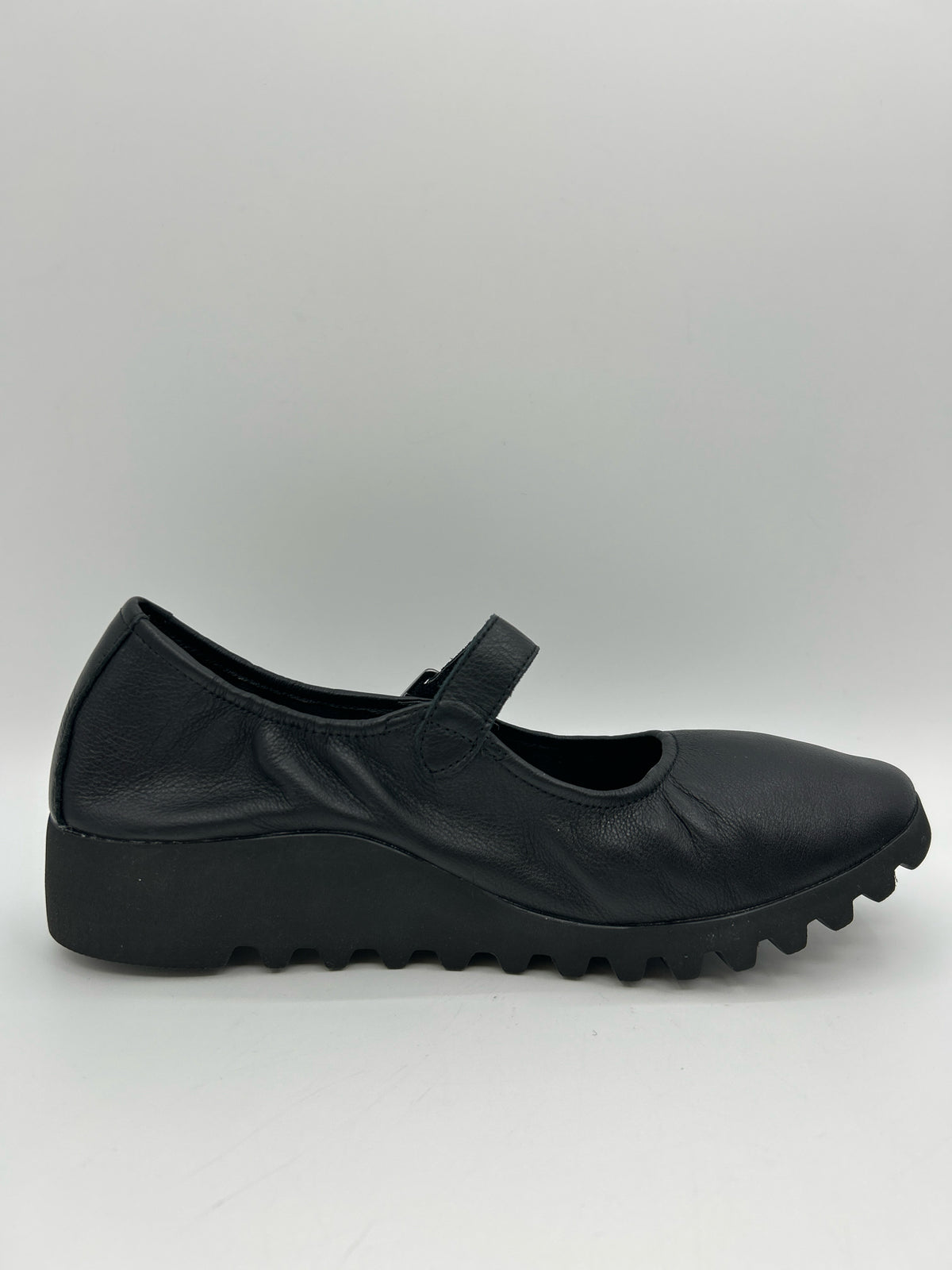 AETREX NIB Size 10.5/11 Black Women Flats