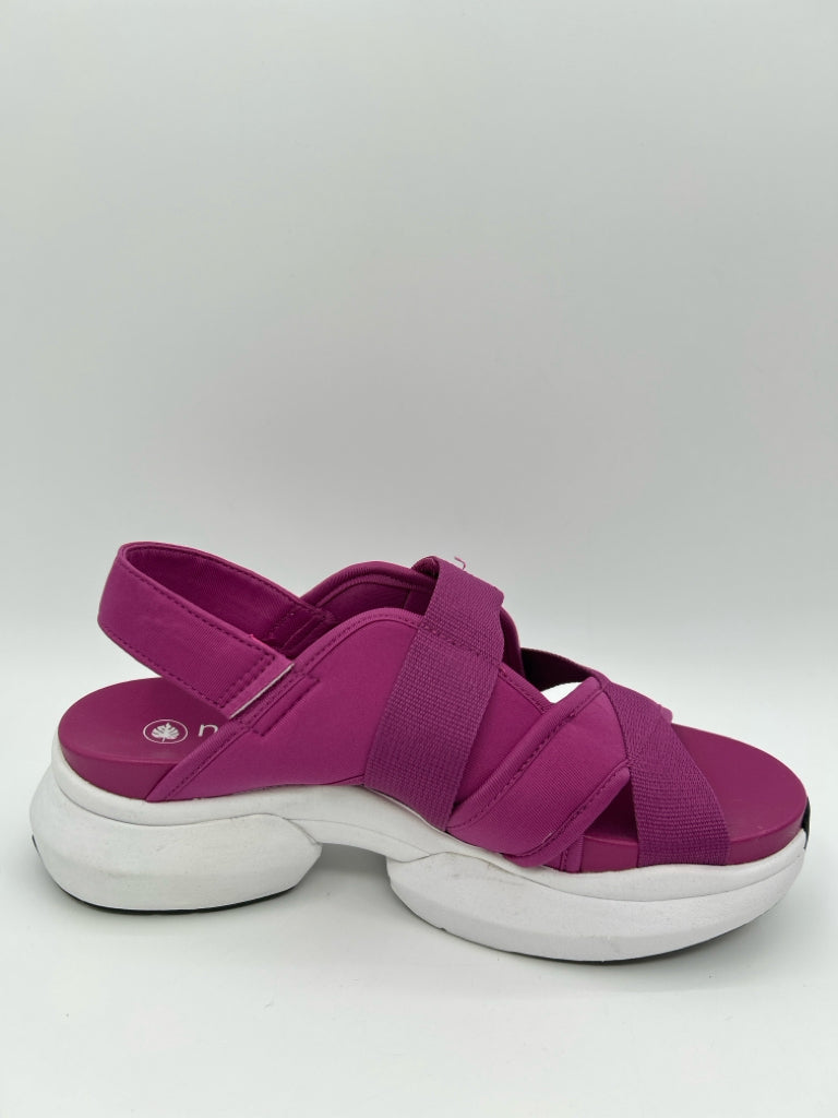 NURTURE ROAM Size 9M RASPBERRY Women's Sandal