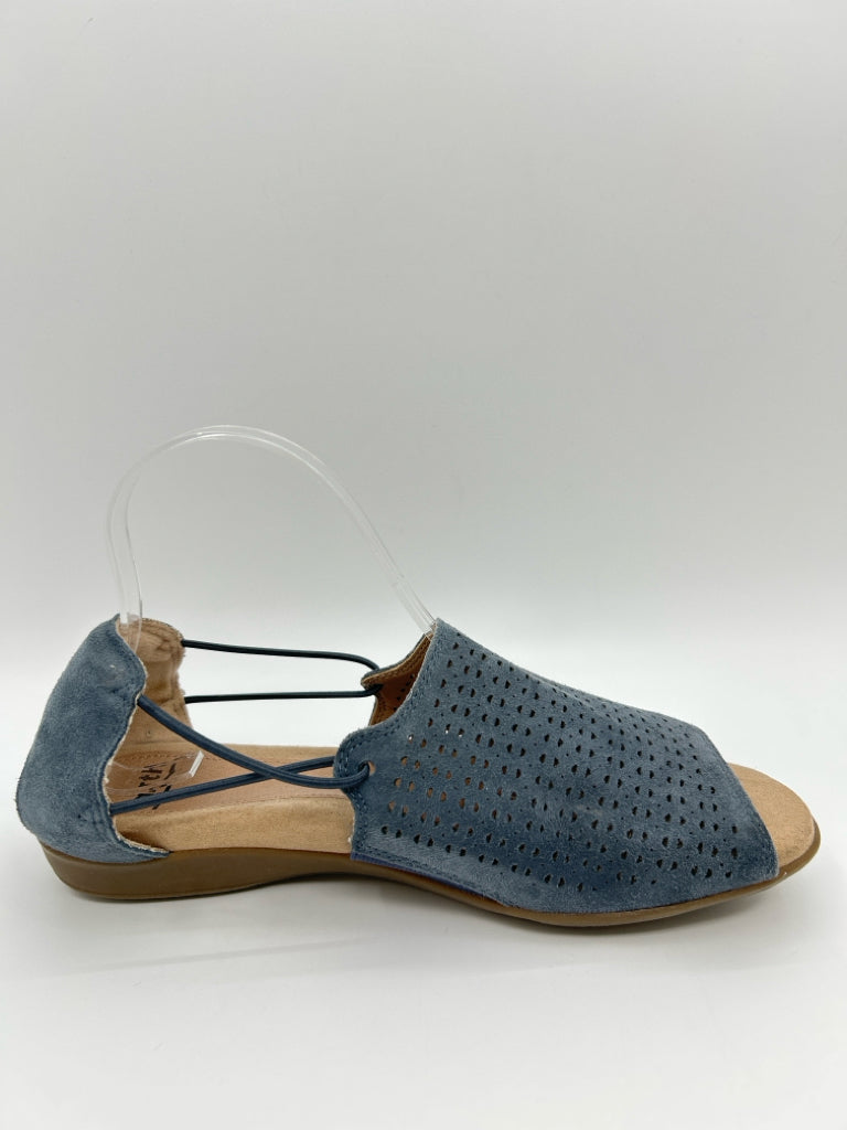 EARTH Size 8W Blue Women's Sandal