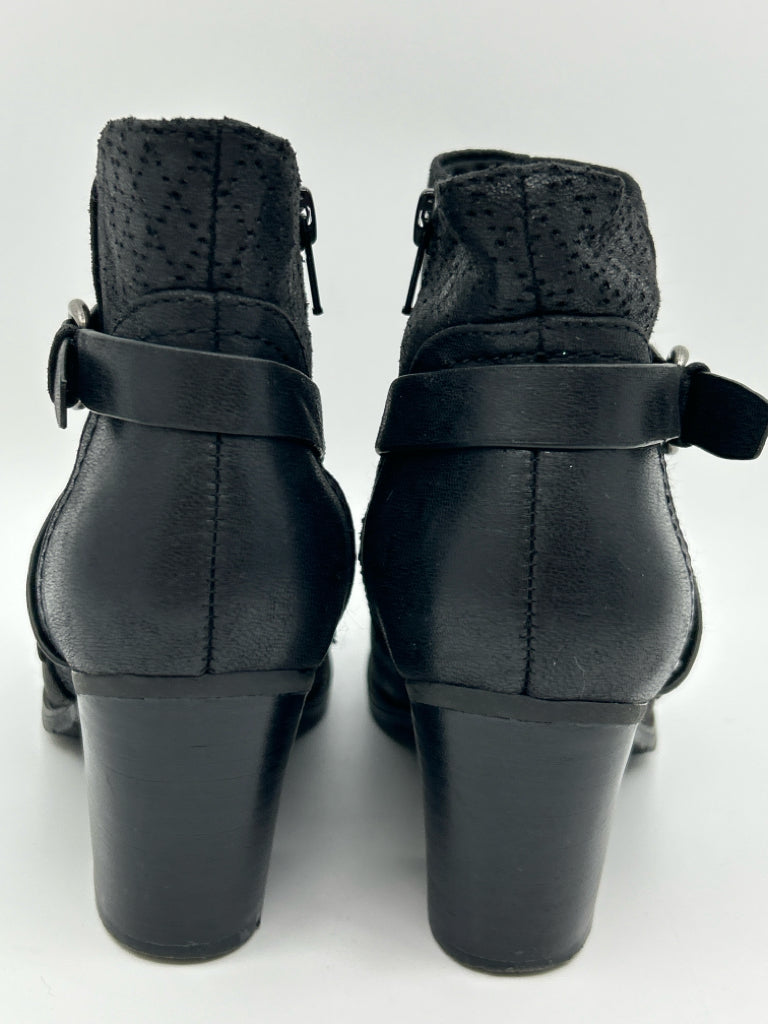 BARETRAPS Women Size 6M Black Booties