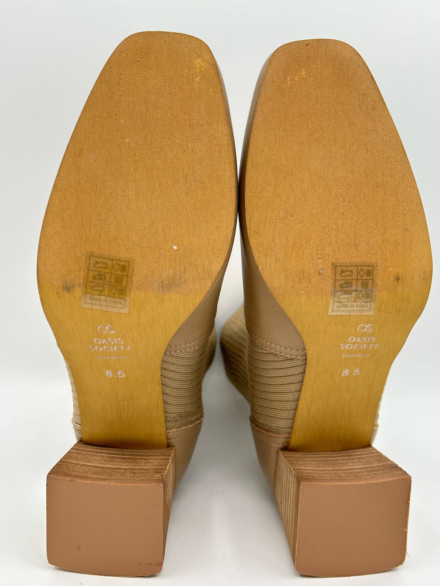 OASIS SOCIETY Size 8.5 Taupe Women Booties