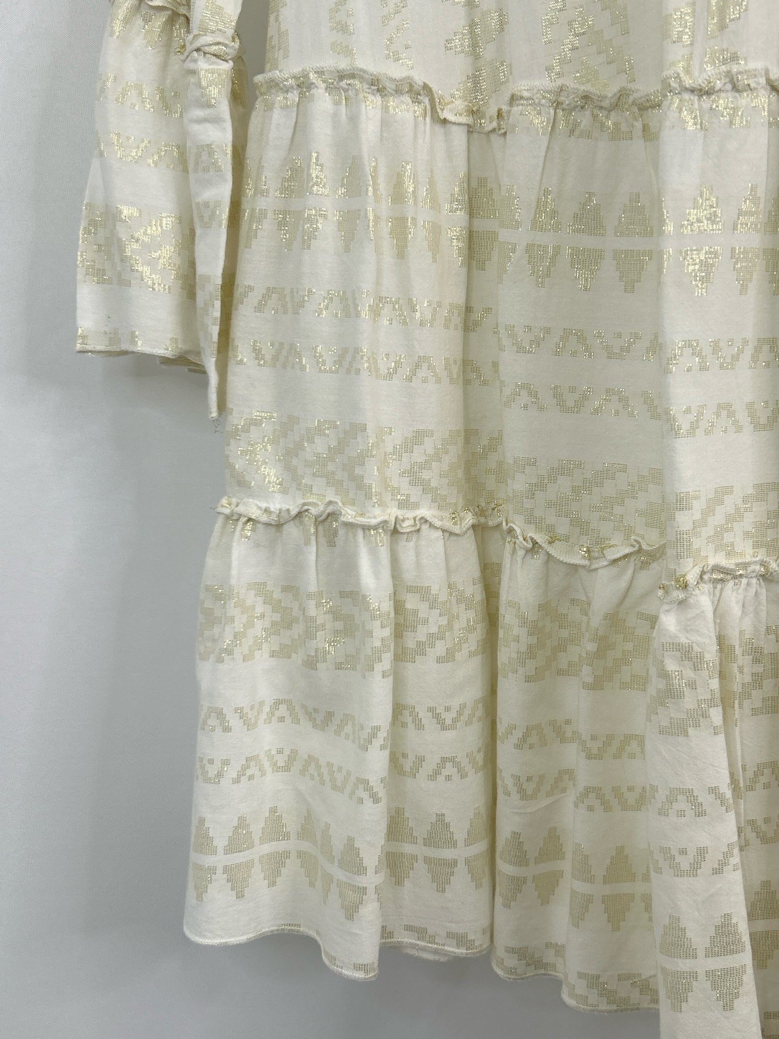 ELAN Size M WHITE AND GOLD Women Dress