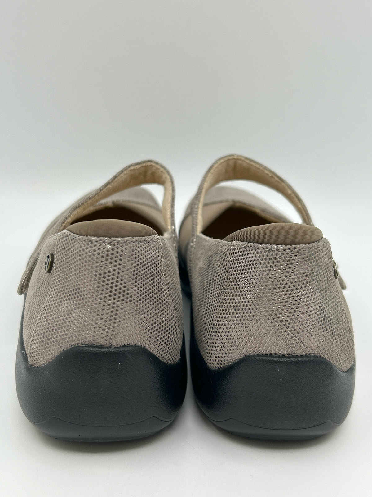 REVERE NIB Size 10M Champagne Women Shoes
