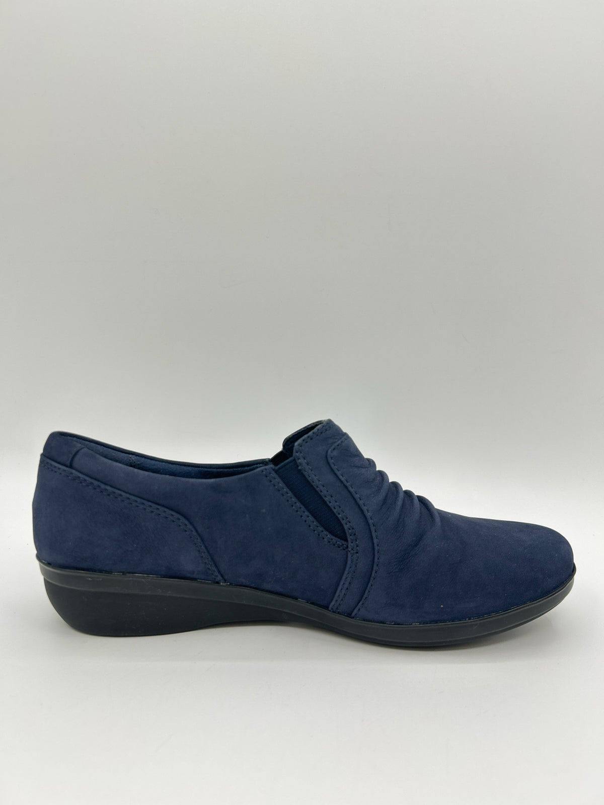 CLARKS COLLECTION NWOB Size 7 Navy Women Shoes