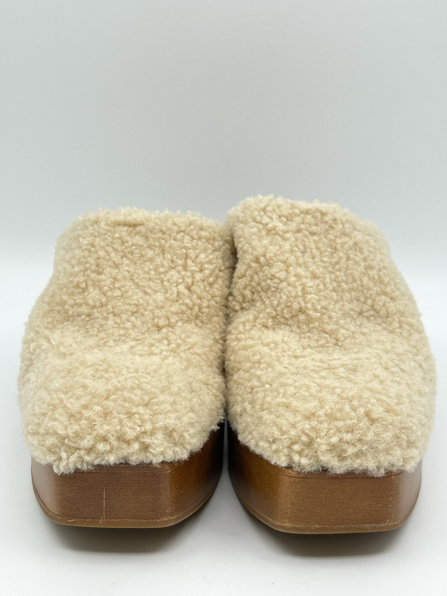 VINCE CAMUTO Size 8M Ivory Women's Clogs