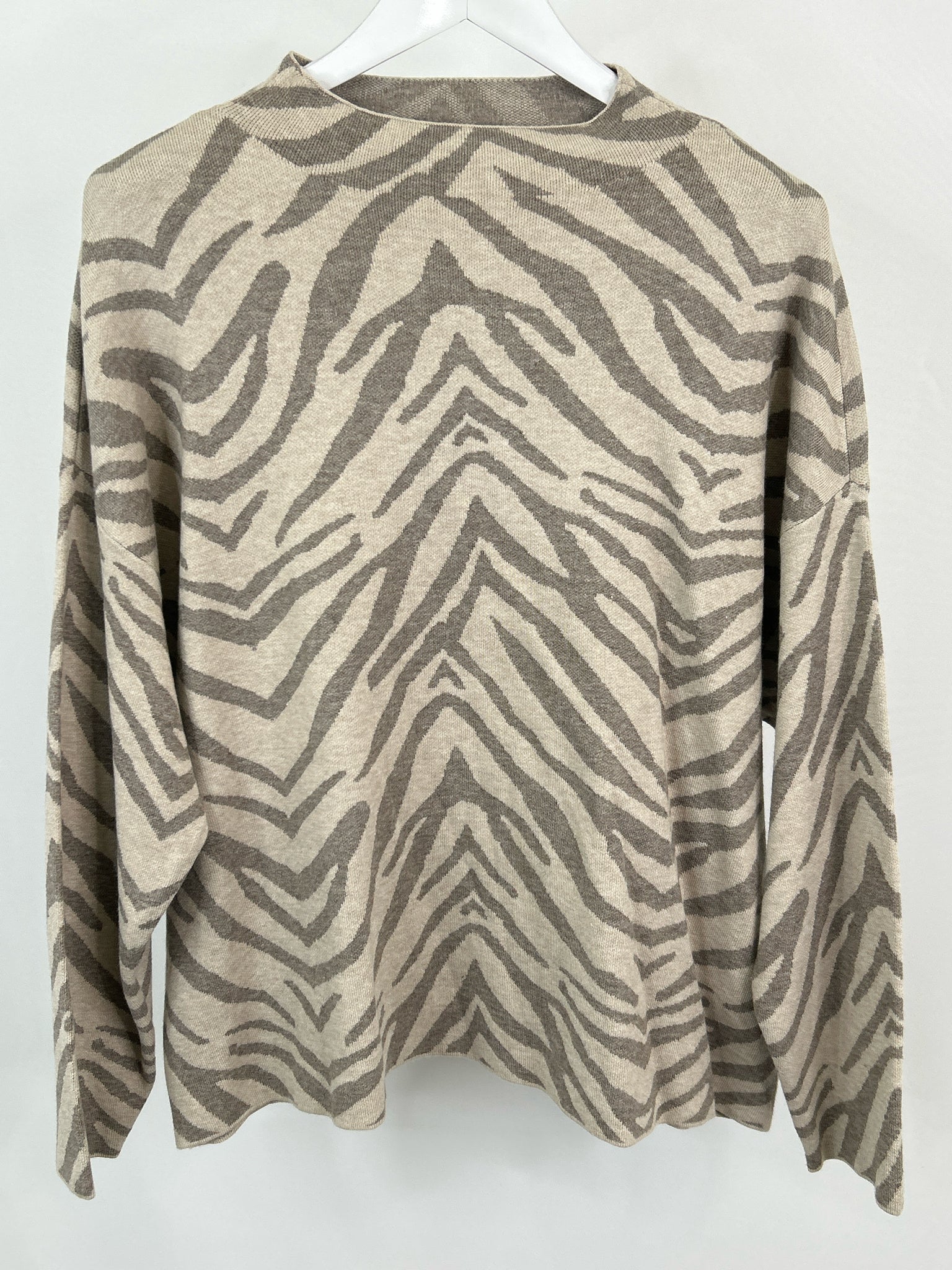 T TAHARI Size 3X BEIGE AND GRAY Women Sweater