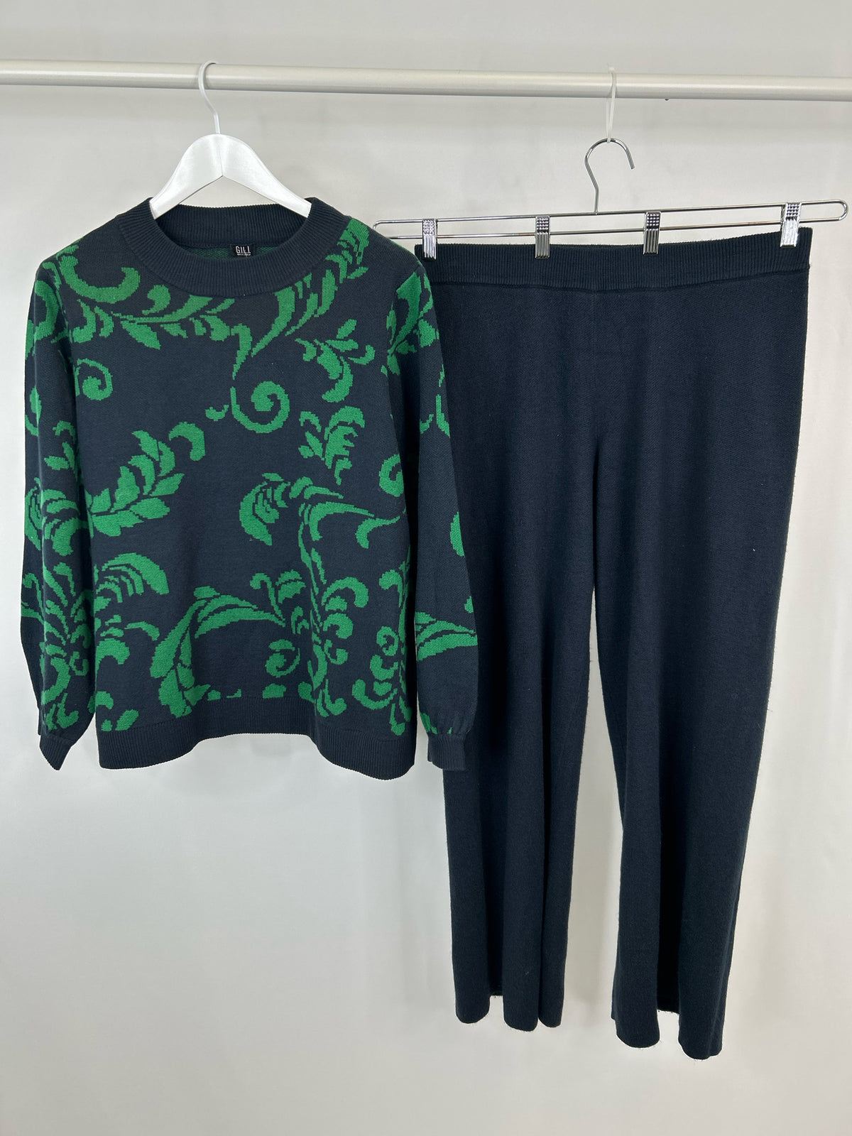 G.I.L.I Size L NAVY AND GREEN Women 2-Piece w/pants