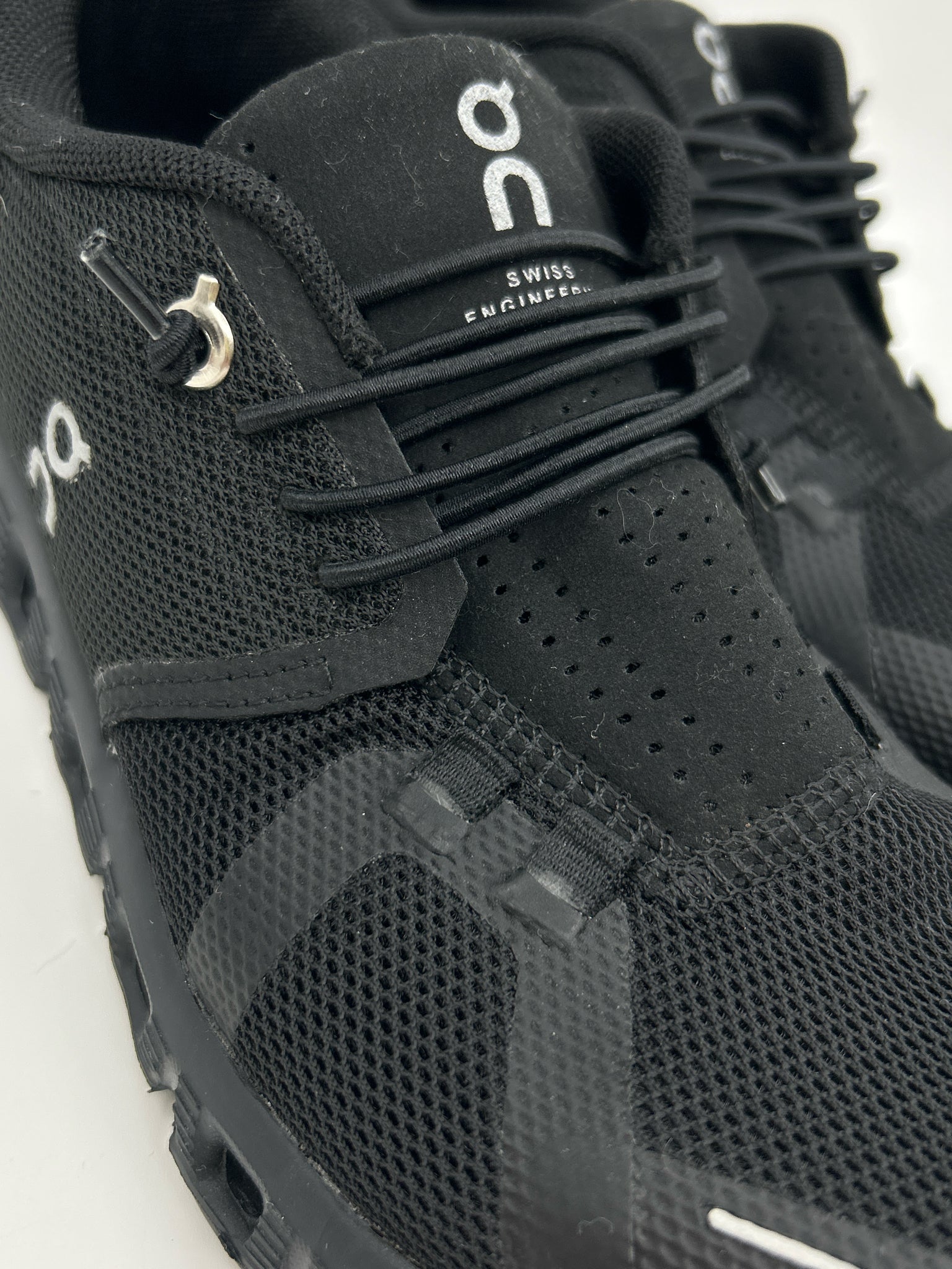 ON CLOUD Size 7W Black Women Sneakers
