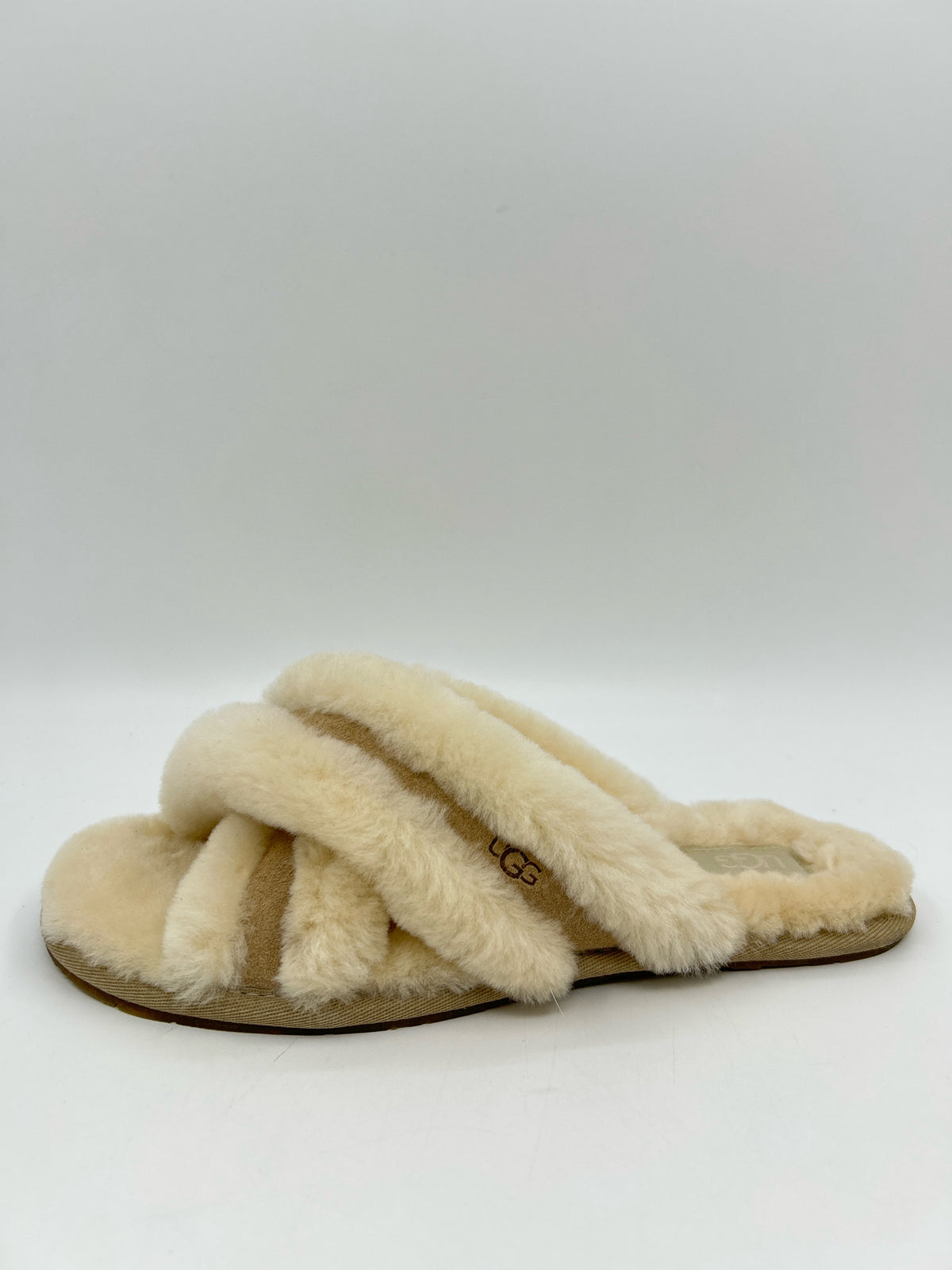 UGG NWOB Size 9 Cream Women Shoes