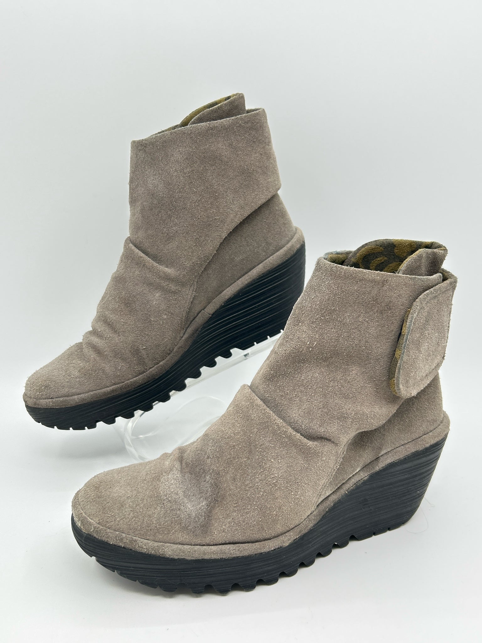 FLY LONDON Size 38 GRAY AND BLACK Women Booties