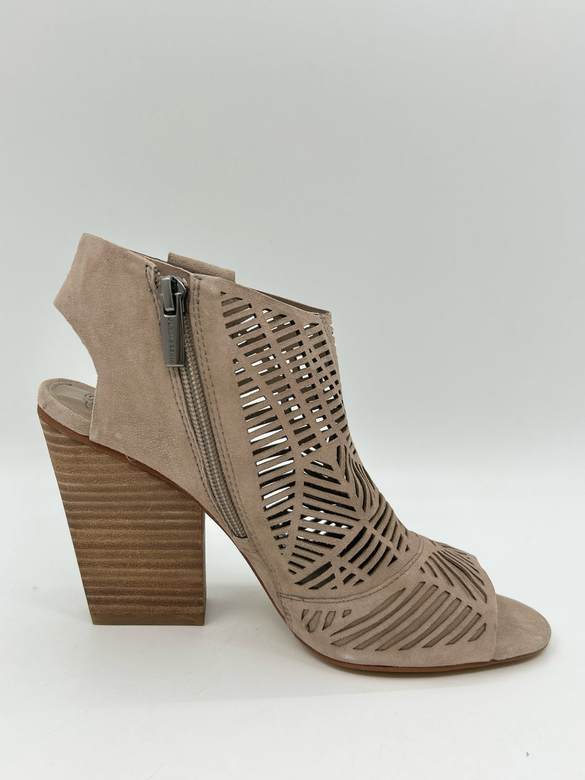 VINCE CAMUTO Size 7M Beige Women Booties