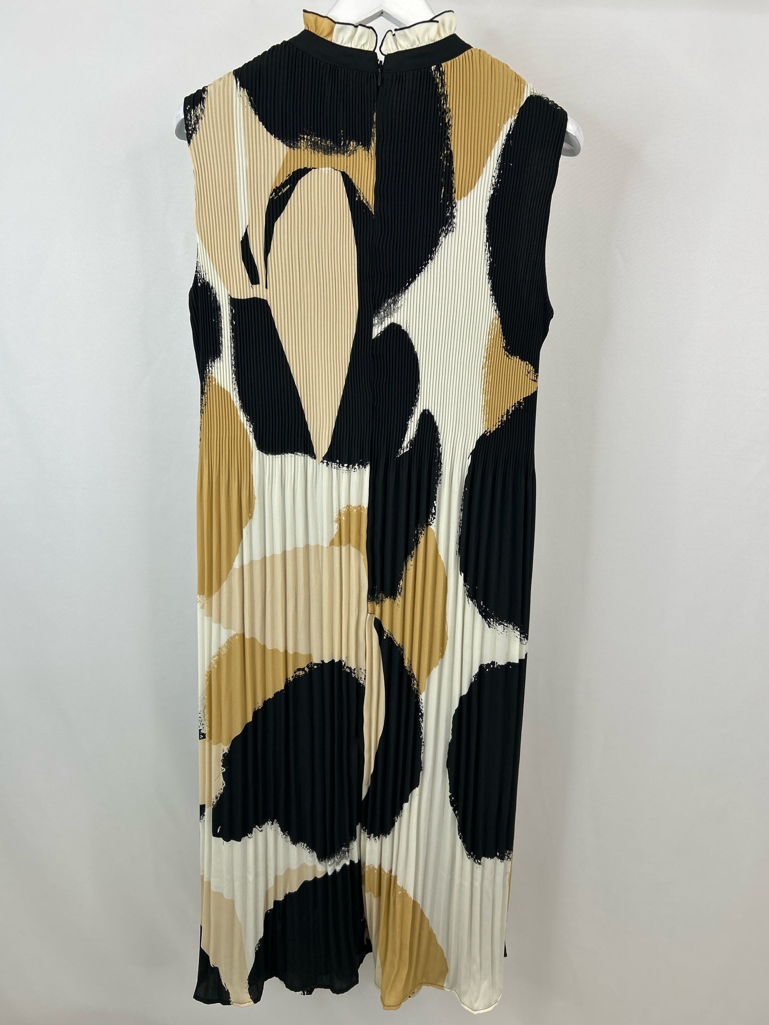 CHICO'S Size 14 Black and Tan Women Dress NWT