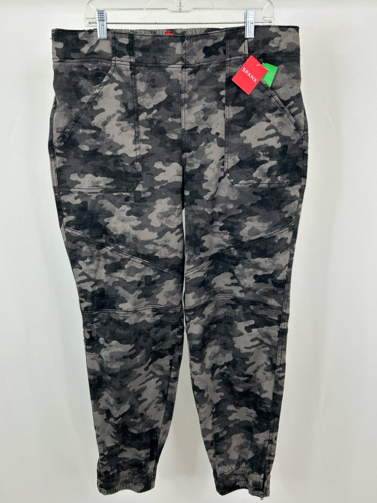 SPANX Women Size 2X Grey Camo Pants