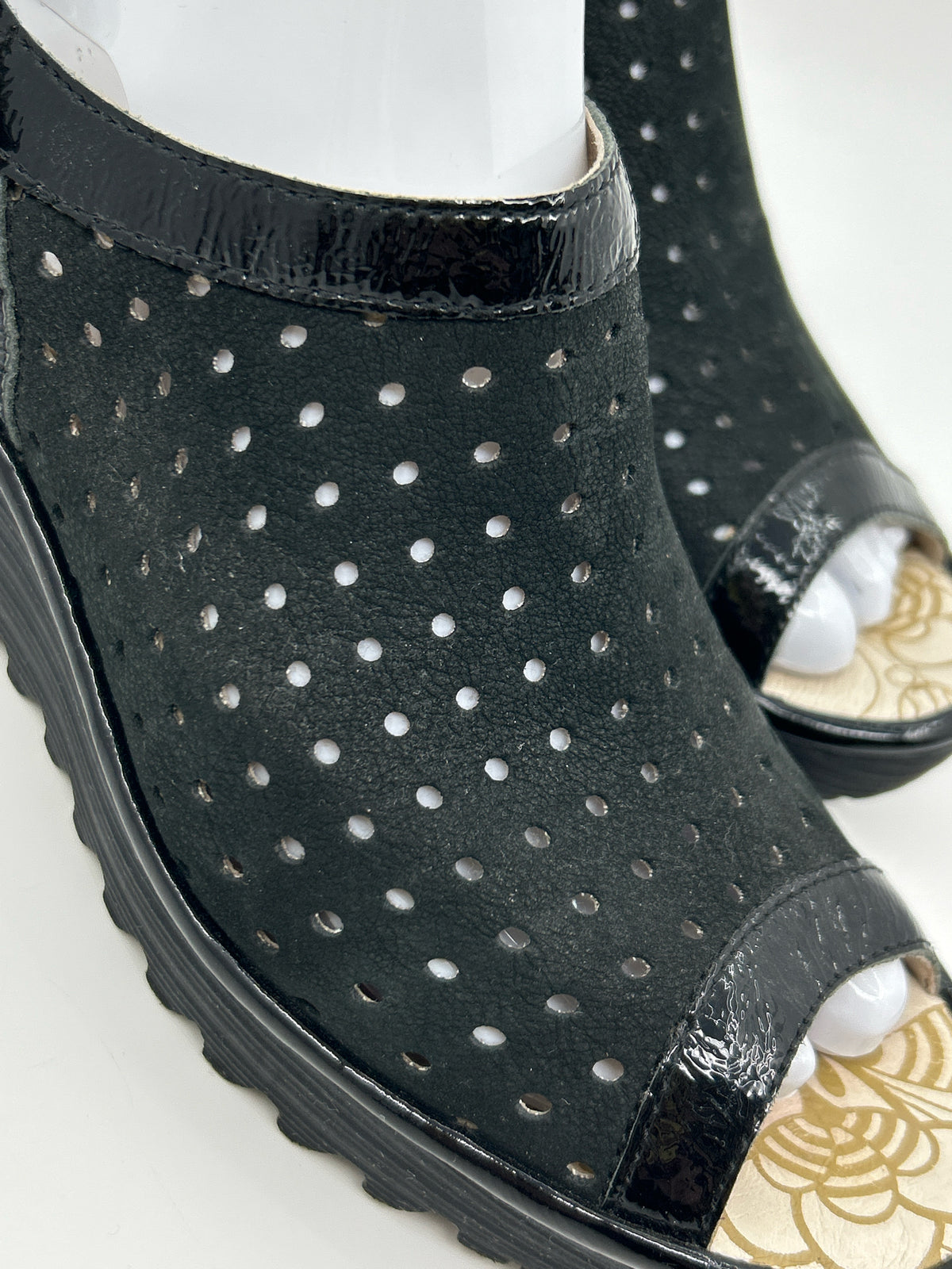 FLY LONDON Size 39 Black Women Sandal
