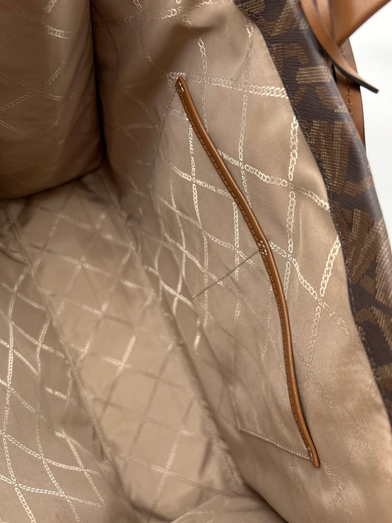 MICHAEL KORS NWT Brown Print Women Tote