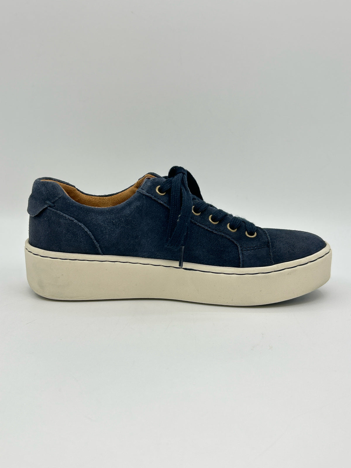 BORN Size 6.5M Navy Women Sneakers