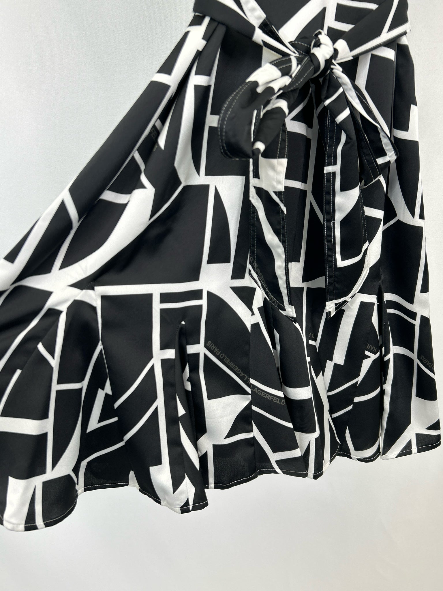 KARL LAGERFELD Size 6 Black & White Women Dress