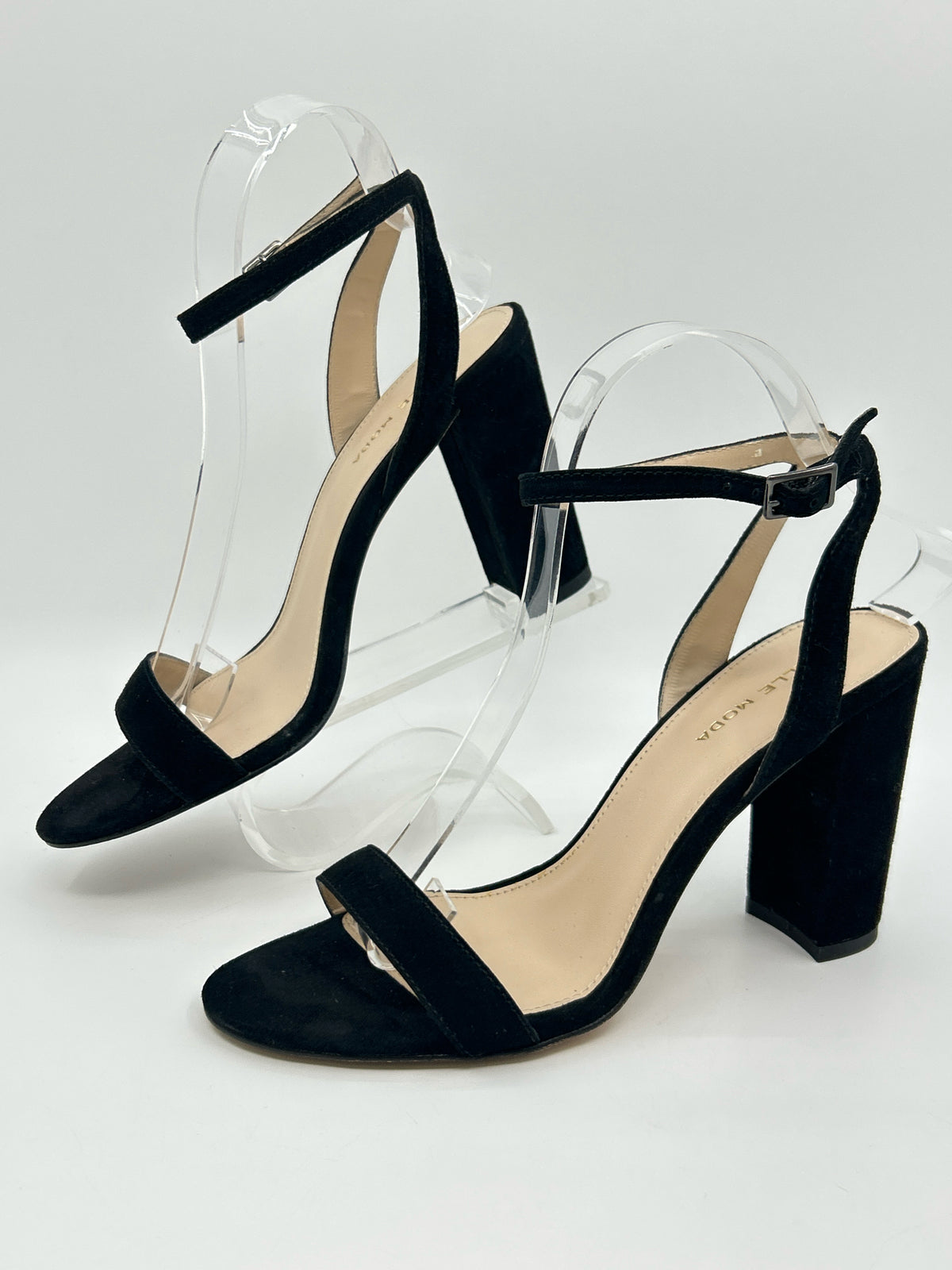 PELLE MODA Size 9M Black Women Sandal