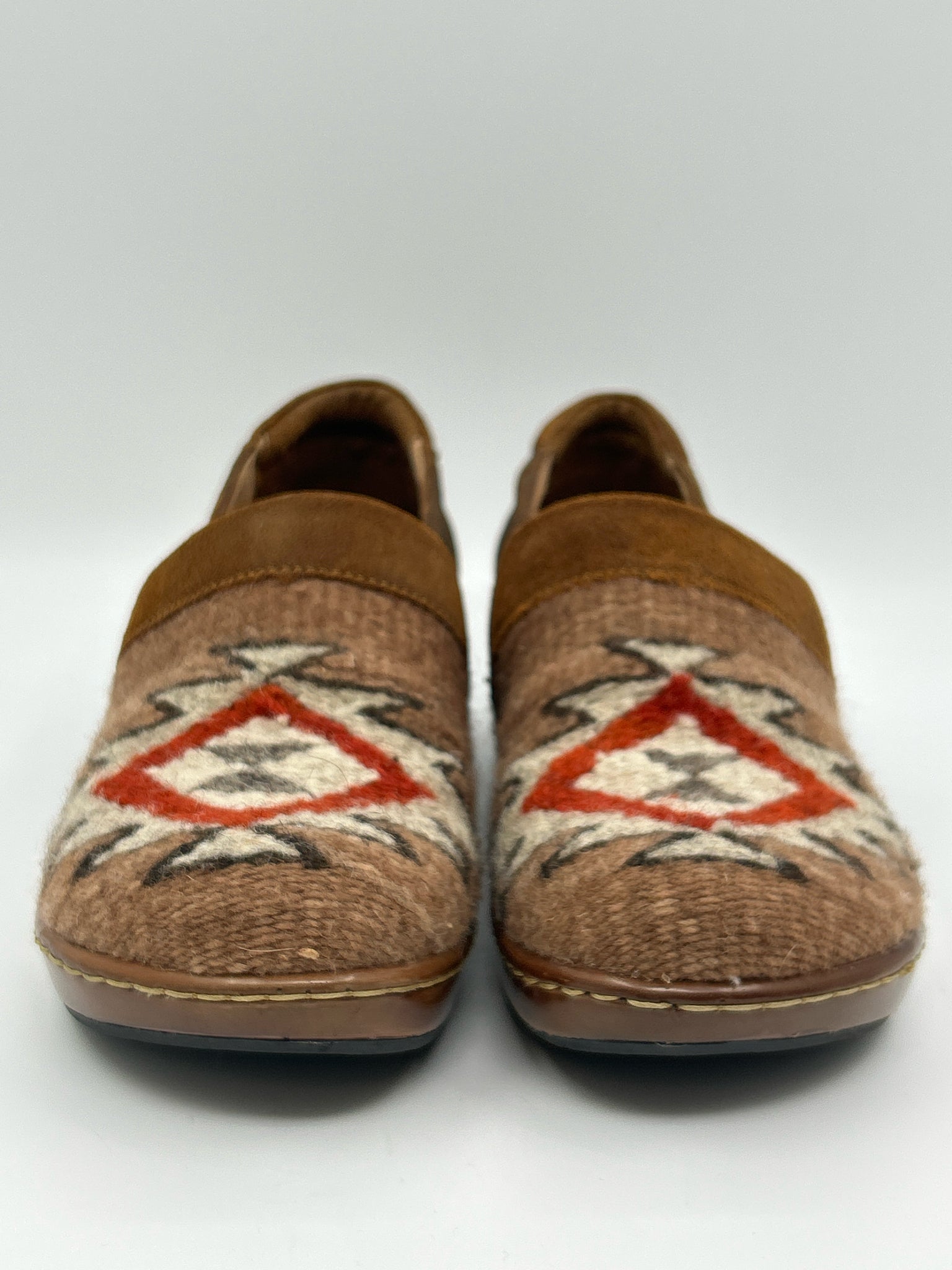 BORN Size 39 Brown Women Shoes